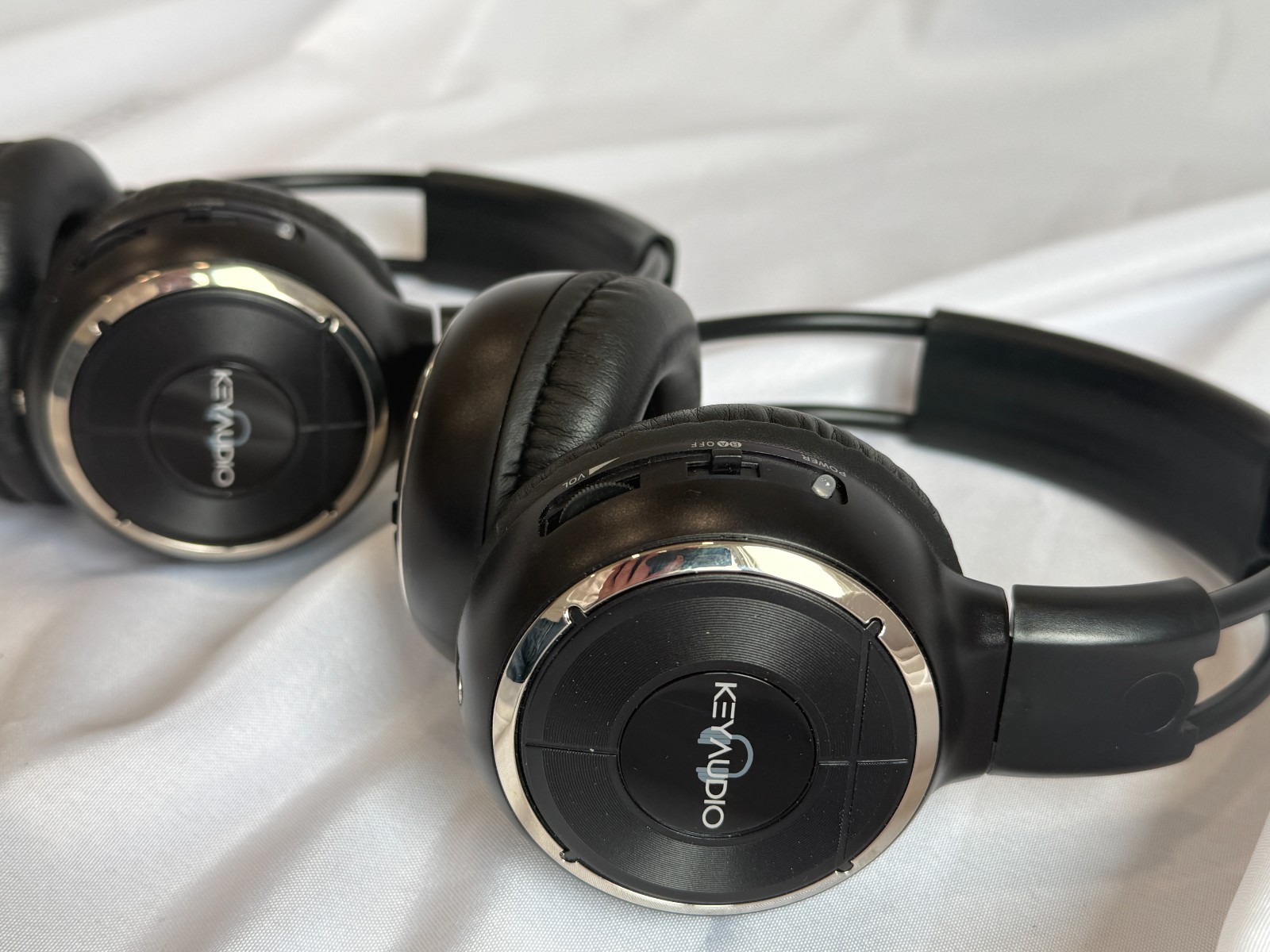 PAIR RF KeyAudio Headphones for Rear Media Vehicle- Excellent Condition