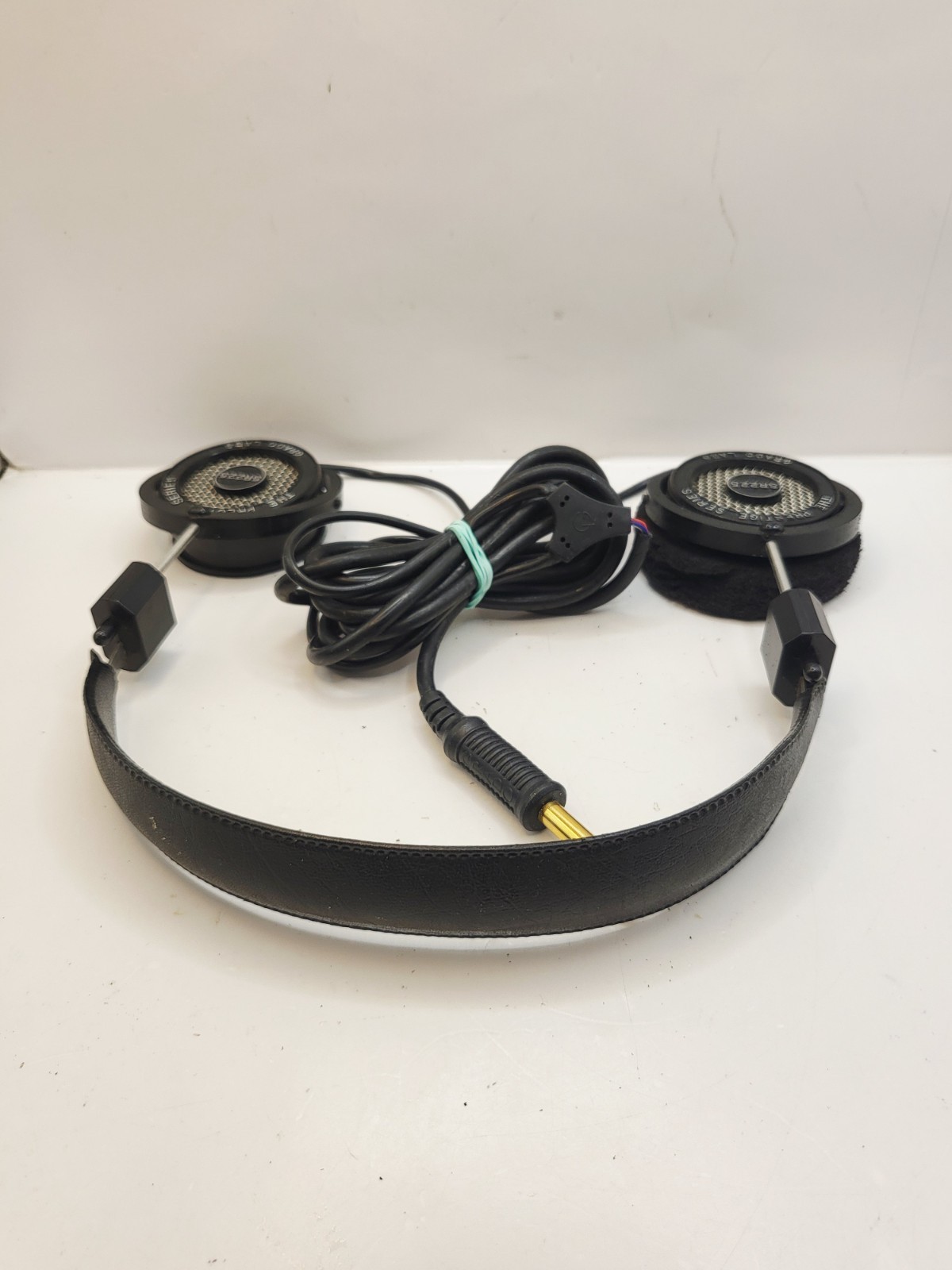 Grado Labs SR 225 Prestige Series Headphones – NEED NEW EARPAD