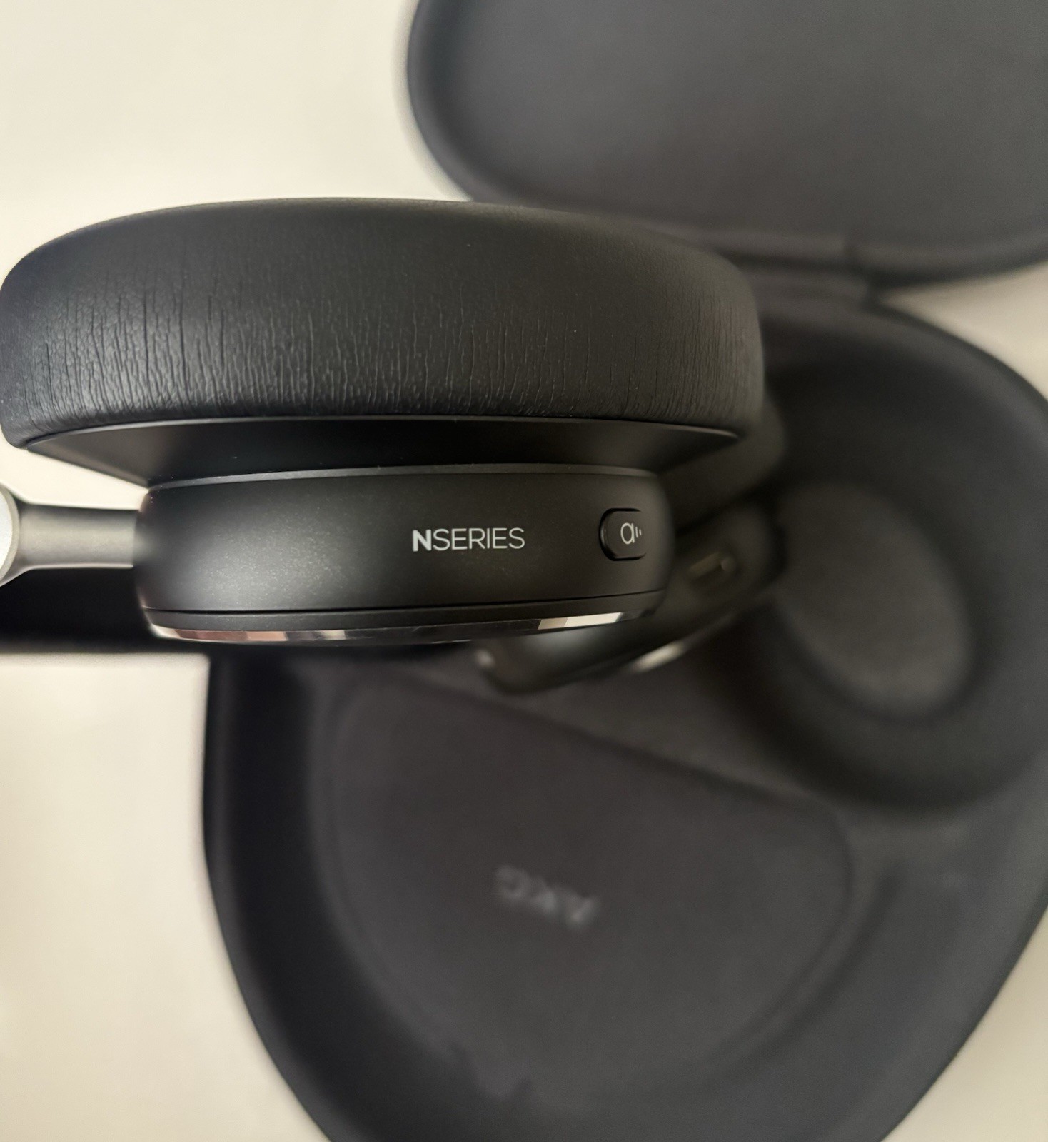 Harman AKG N9 Hybrid Wireless Headphones Black – Open Box
