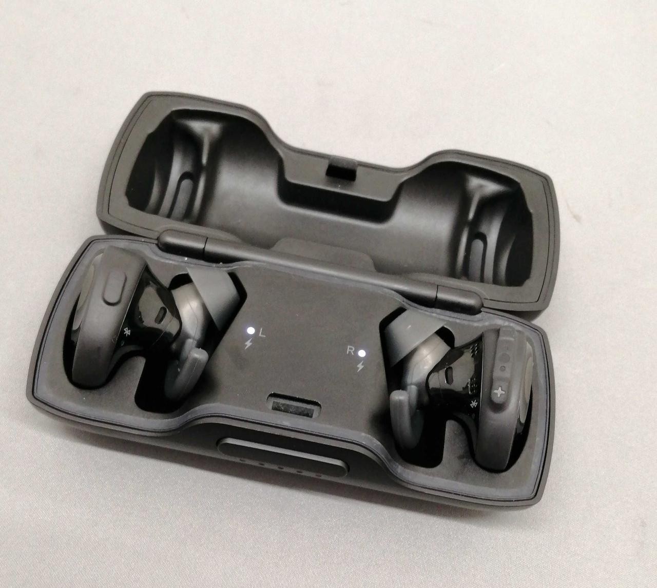 BOSE SoundSport Free Wireless Earbuds + Case 423729 – Truly Wireless Sport