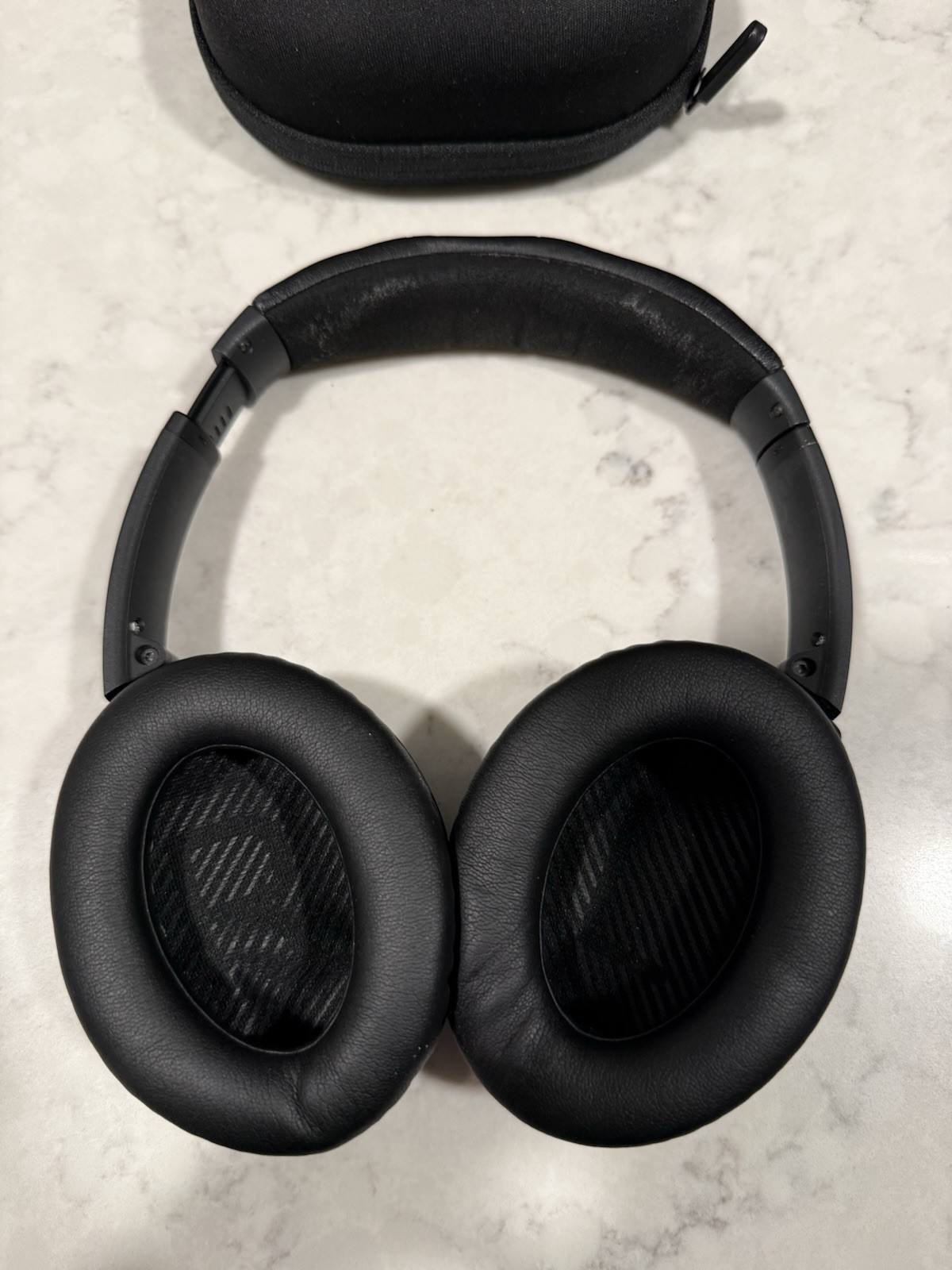 Bose QuietComfort 35 Over the Ear Wireless Headphones QC35 – Black