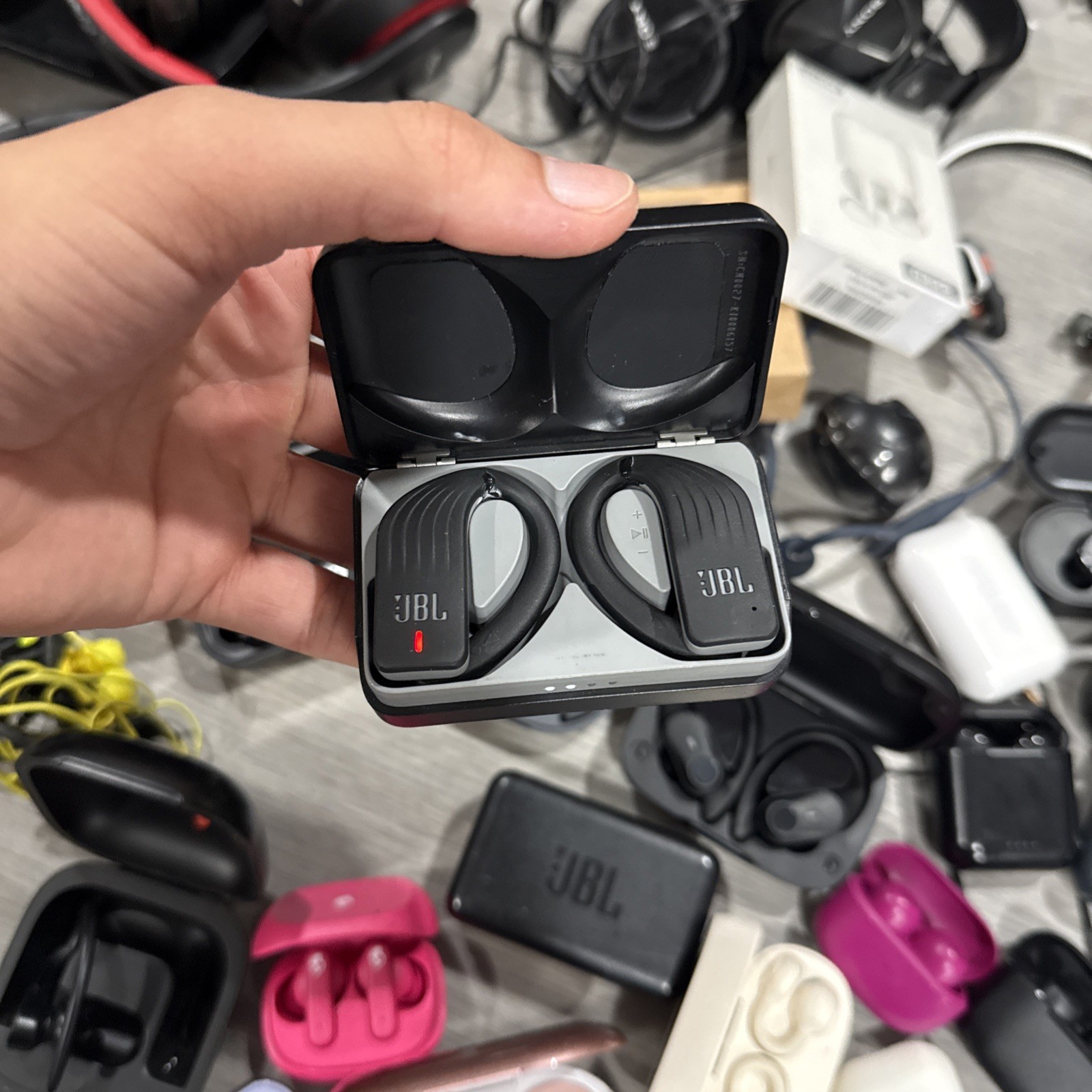 LOT OF HEADPHONES,EARBUDS MUSIC, WIRED Wireless Ect (UNTESTED) AS IS⚠️