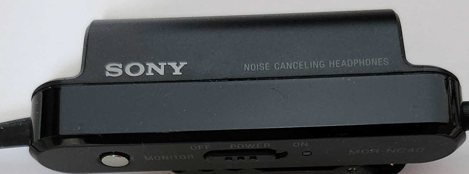 Sony MDR-NC40 Noise Cancelling Headphones Black Tested Working with Case