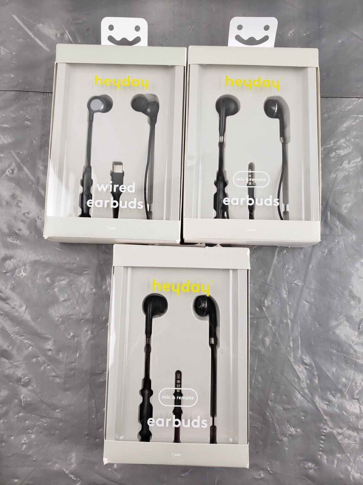 New LOT OF 9 heyday Corded Earbuds 3.5mm Plug Micro with Remote Comfort Fit