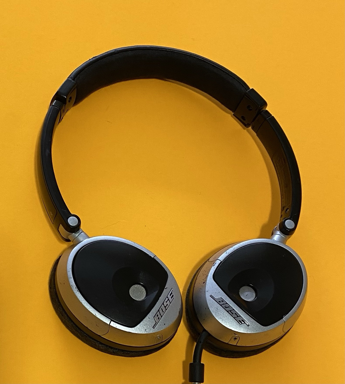 Bose OE Triport On-Ear Foldable Headphones – Black and Silver Working