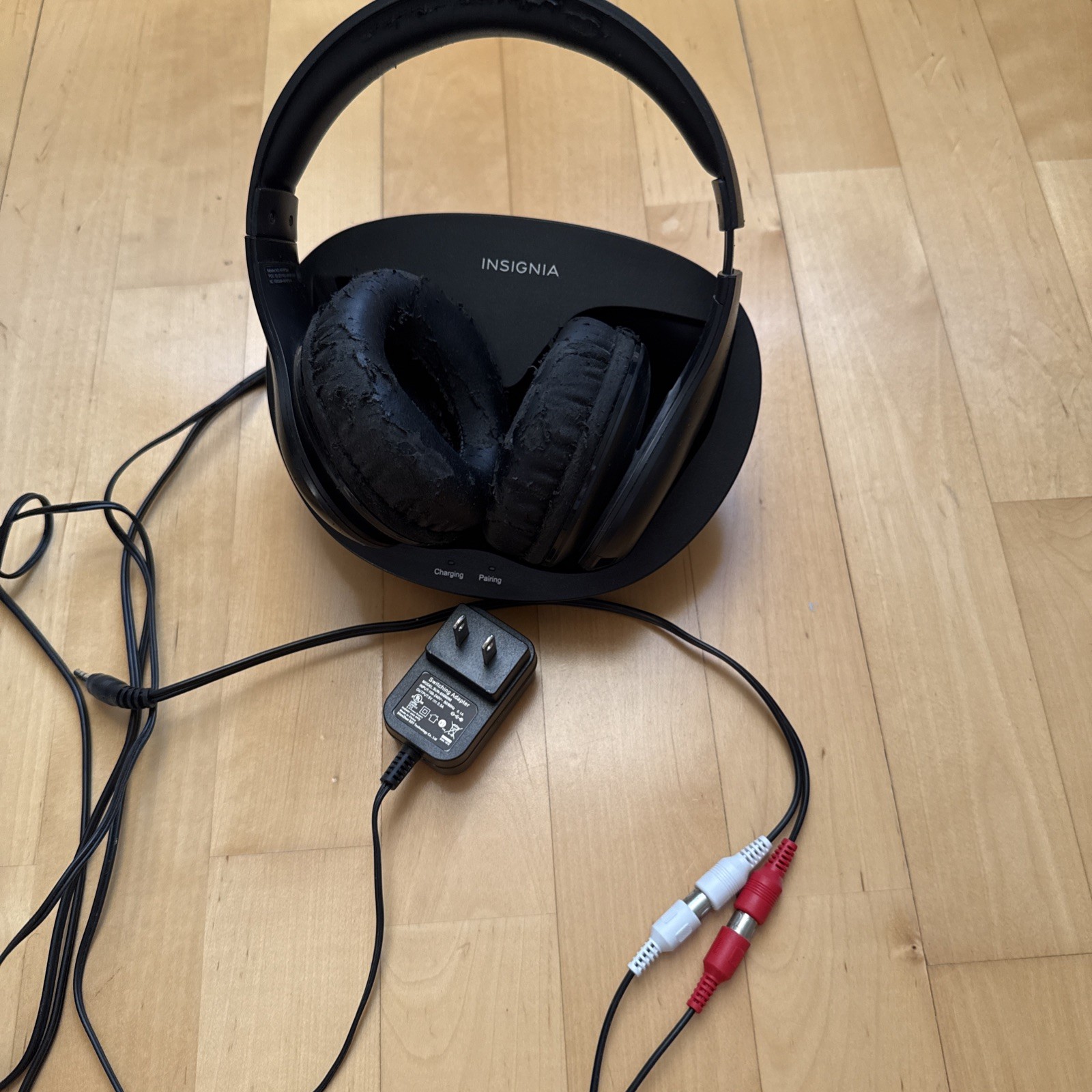 Insignia Digital Wireless Headphones 2.4GHz with Charging Dock