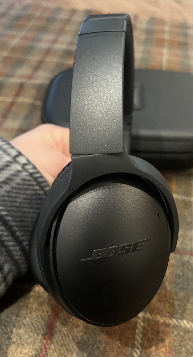 Bose QuietComfort 35 QC-35 Over the Ear Bluetooth Headphones in Black