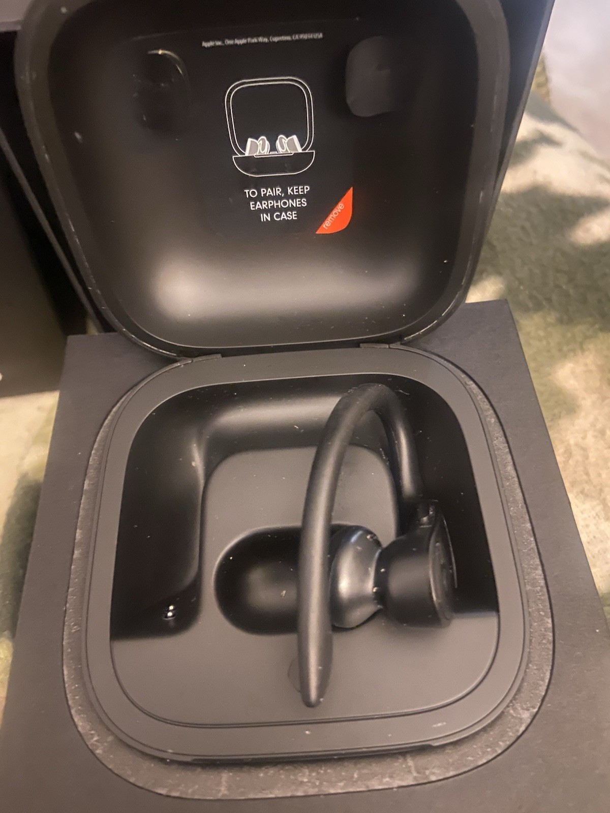 Powerbeats Pro Charging CASE A2078 -Black‎ – ‎MY582LL/A & 1 Right (depleted Bat)