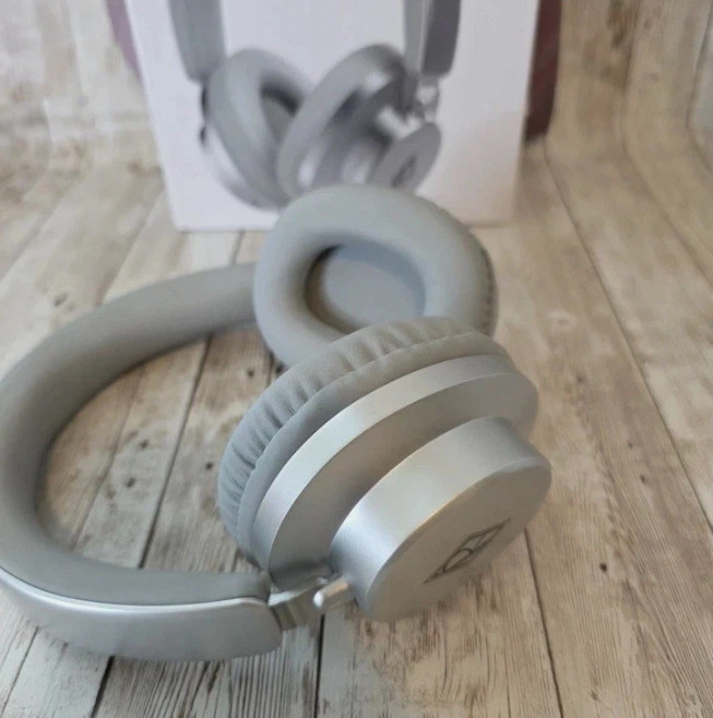 Ralph Lauren Unisex Wireless Headphones Gray/Silver – Brand new