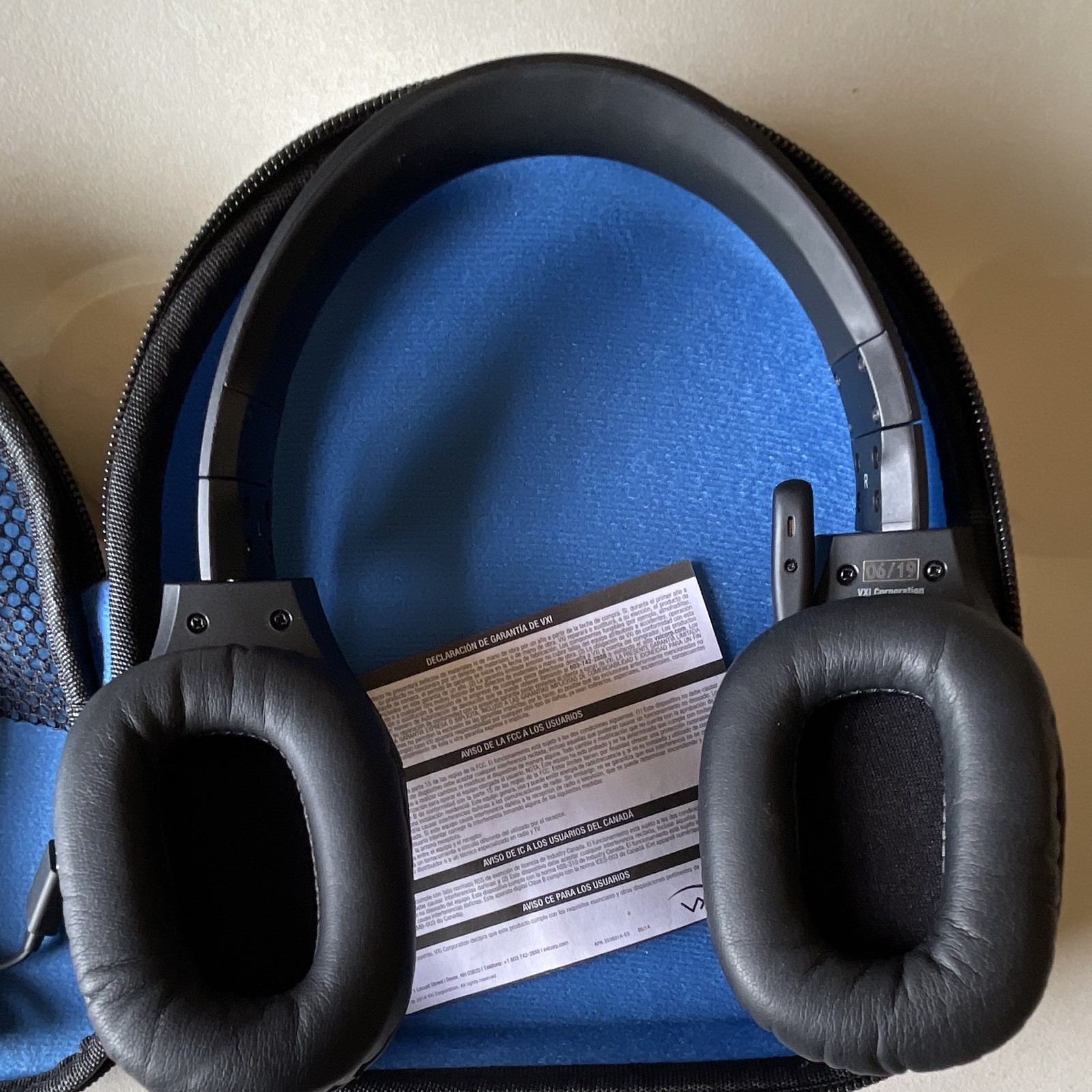 BlueParrott B550-XT Bluetooth Over-Ear Headset w/ Case, USB Cable & Ear Pads