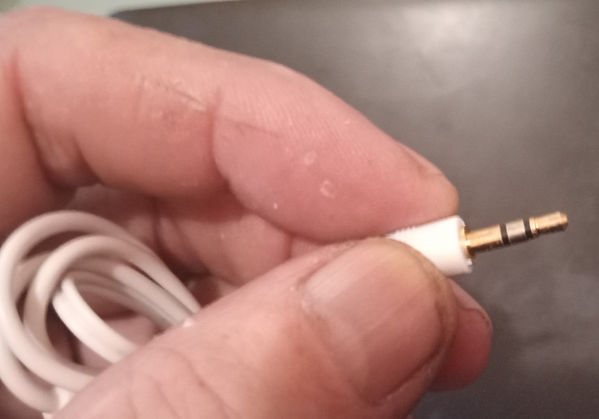 Wholesale Lots of Vintage Style MICRO JACK Headphones Earbuds 2.5mm Jack