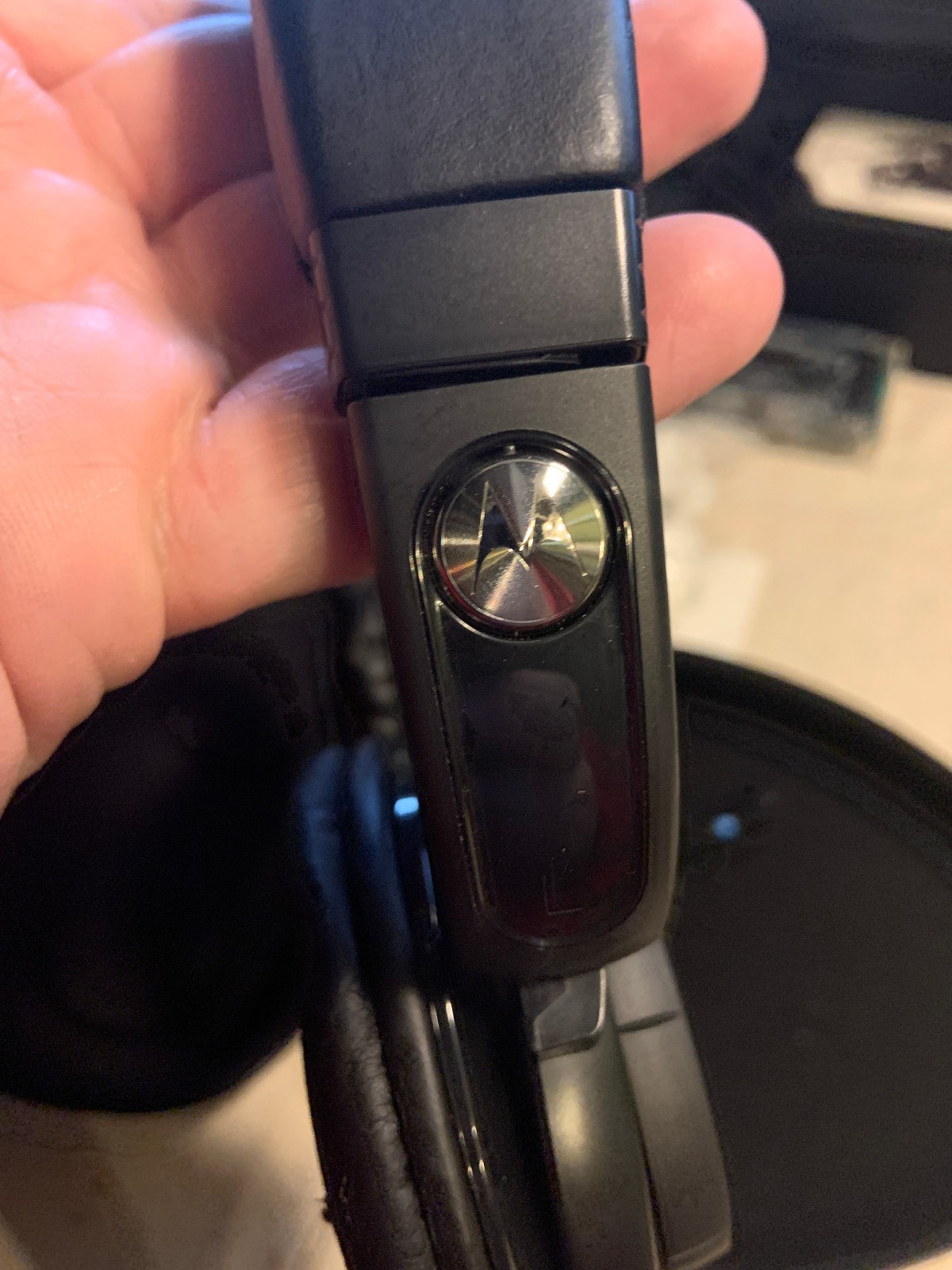 Motorola S805 Headphones w/ Case and Charger – NEED NEW FOAM