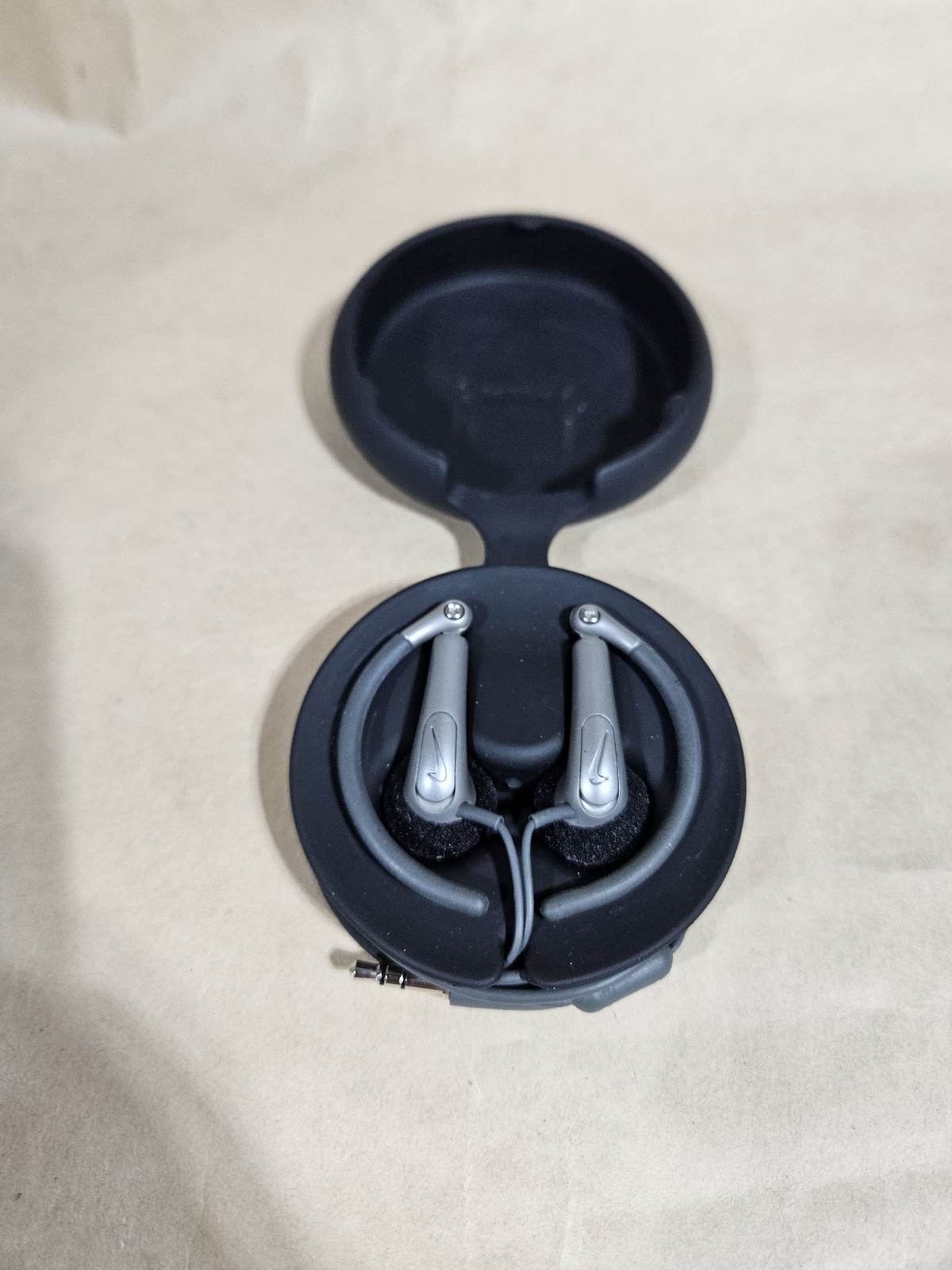 Nike Skylon Sport Headphones Earbuds Ear Buds Wired Adjustable Retro W/ Case