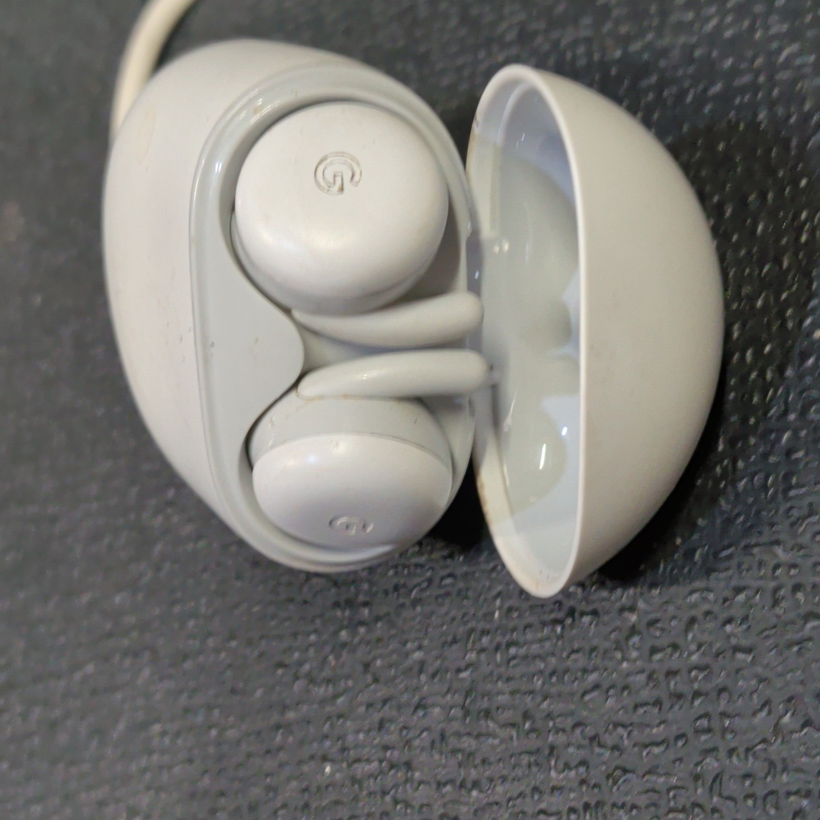 Google Pixel Buds Wireless Bluetooth Earbuds White with Charging Case G7793