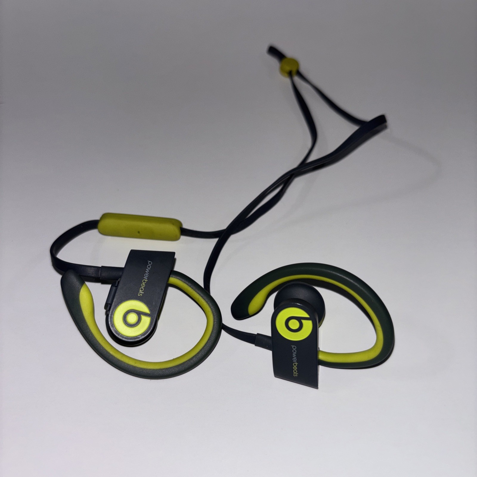 Beats by Dr. Dre Powerbeats3 In Ear Headphone – green With Case And Charger