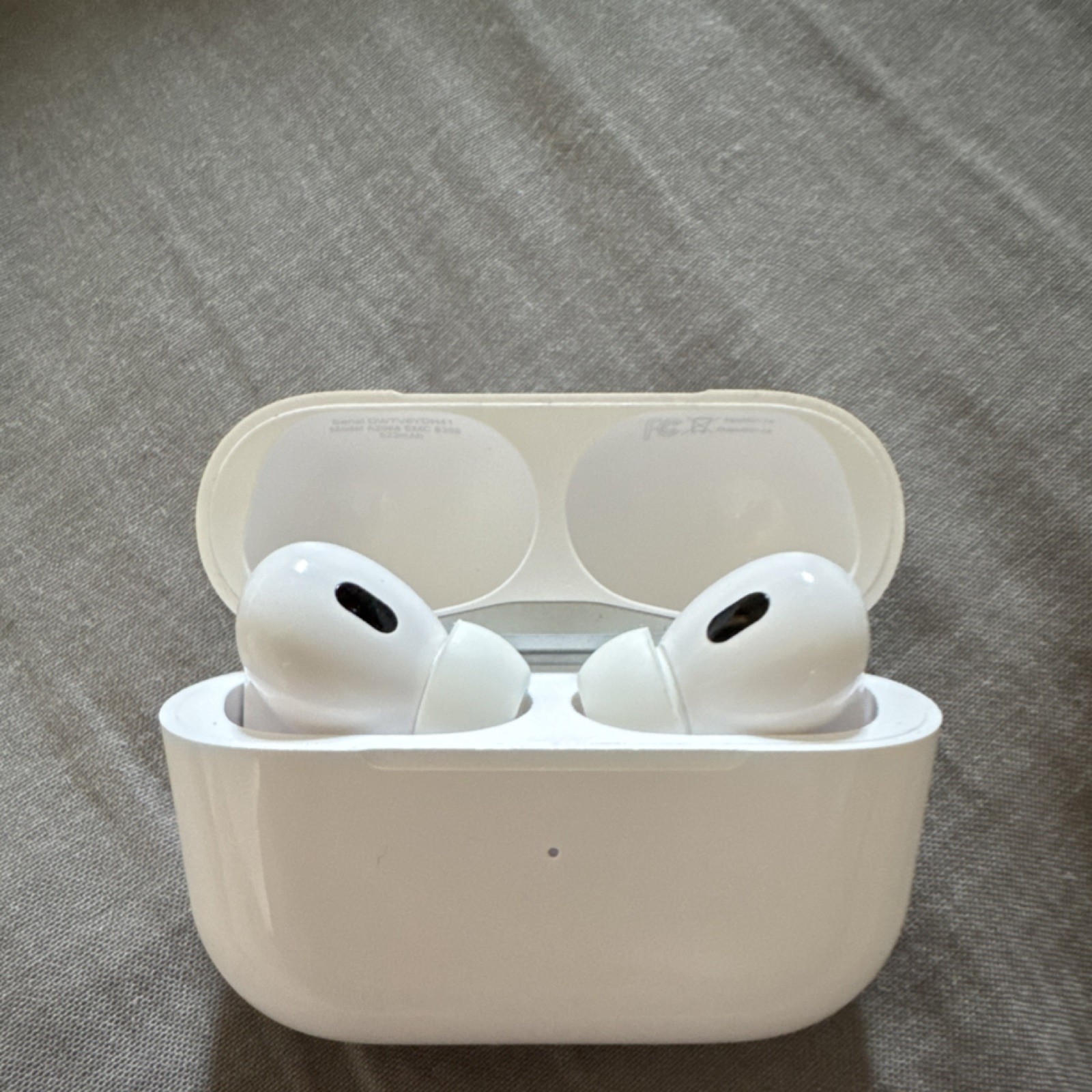 AirPods Pro 2nd Gen Wireless Earbuds White w/ USB C Charging Case (Read desc)