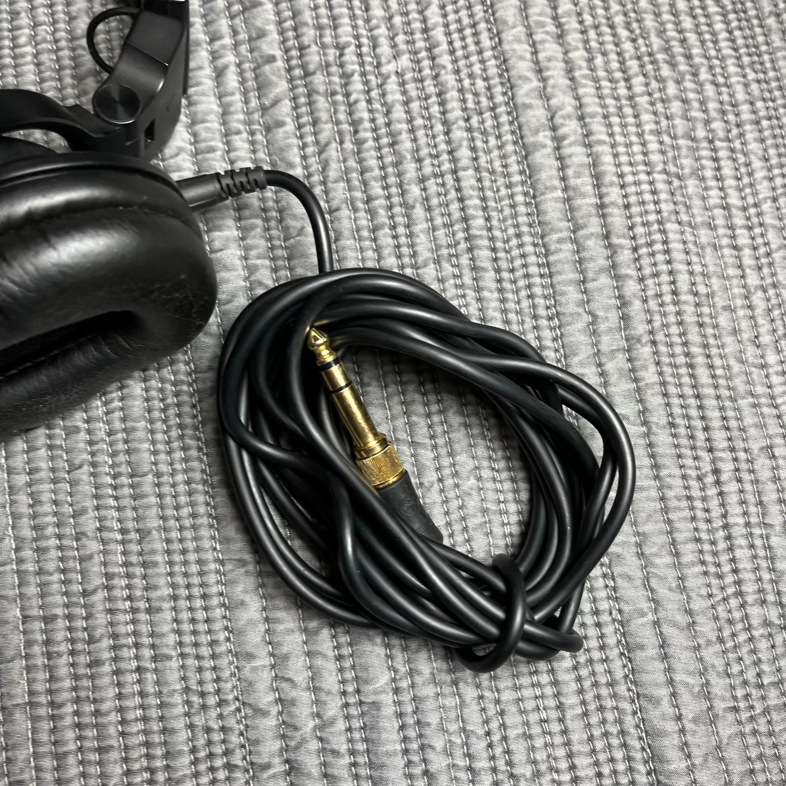 Yamaha HPH-MT5 Studio Monitor Headphones – Professional Audio Quality