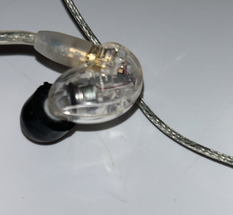 Shure SE215 Single Driver In-Ear Monitors Clear Tested And Cleaned.