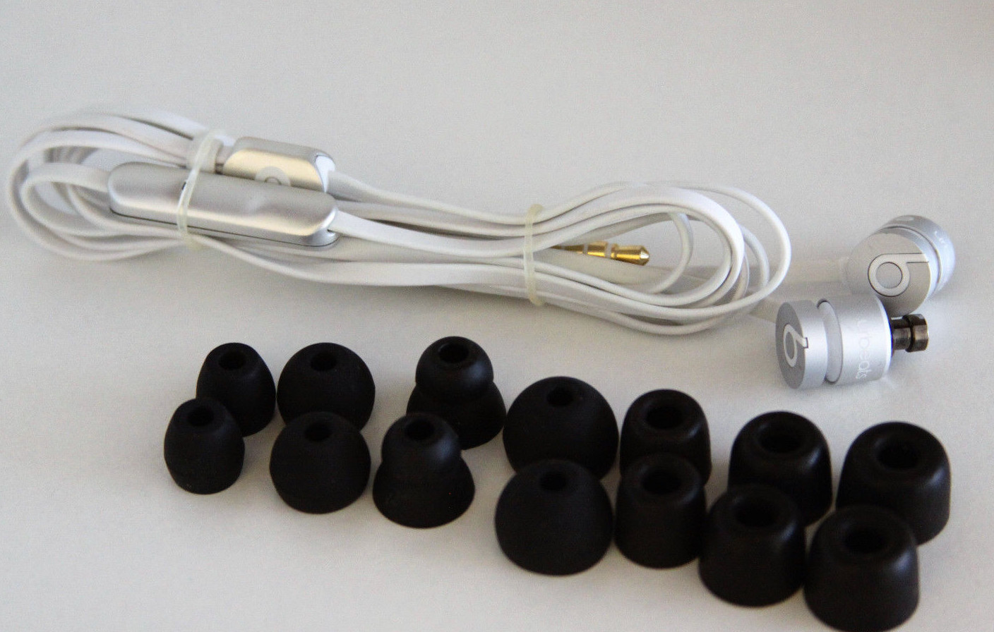 Beats By Dr Dre Urbeats In-Ear EarBuds Headphones Limited/Special Edition Silver