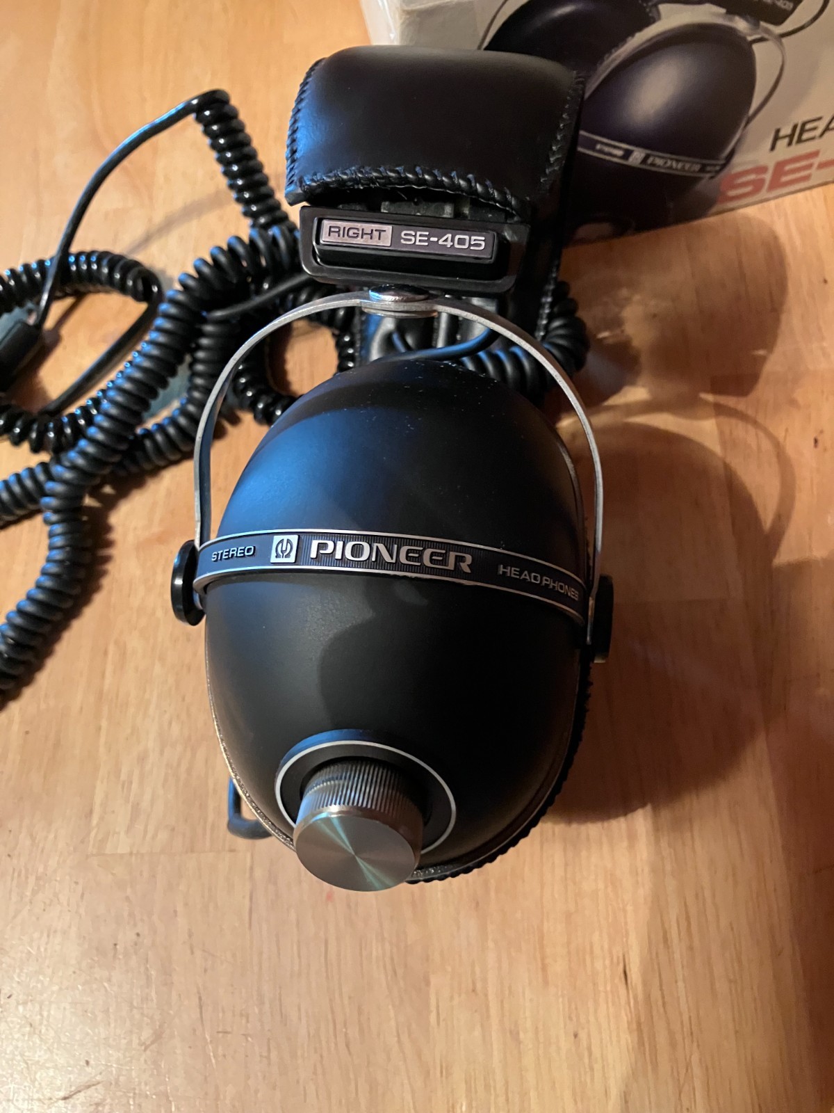 Pioneer SE-405 Stereo Headphones Dual Volume Controls – Used Stored in Box