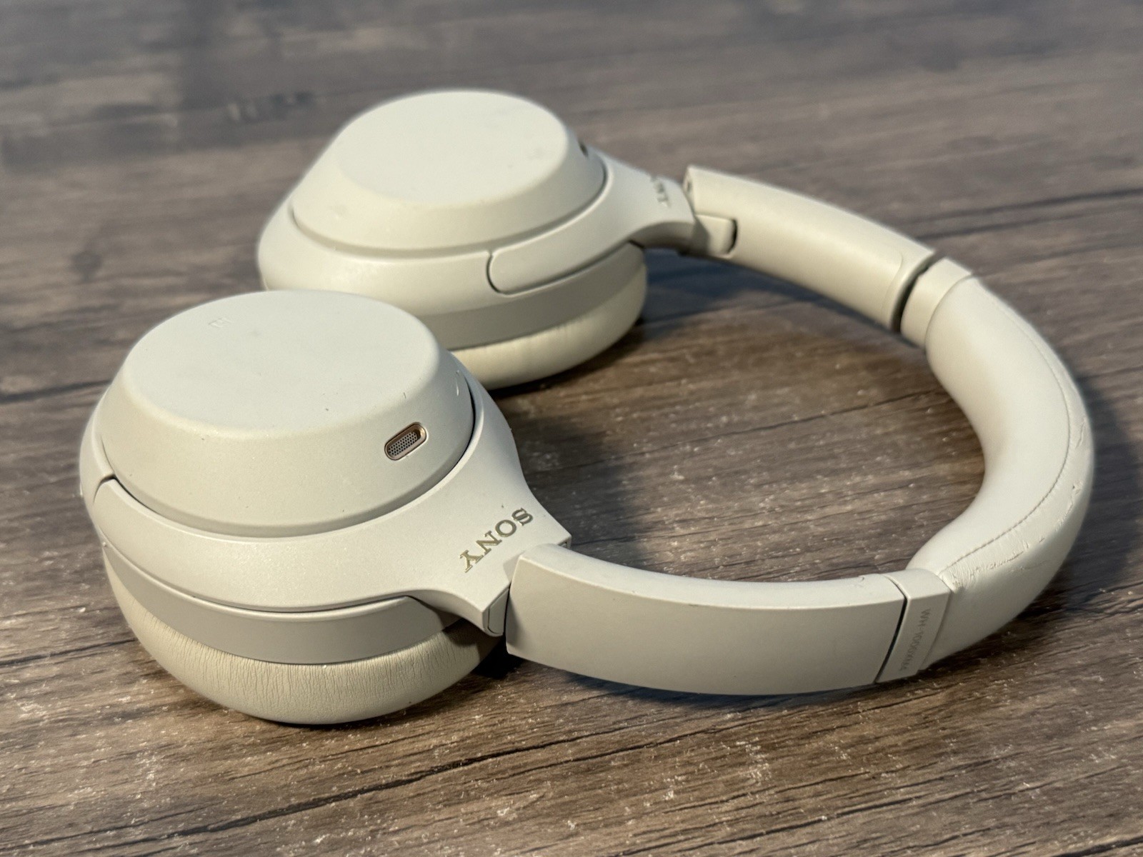 Sony WH-1000XM4 Over the Ear Noise Cancelling Wireless Headphones Silver/Beige