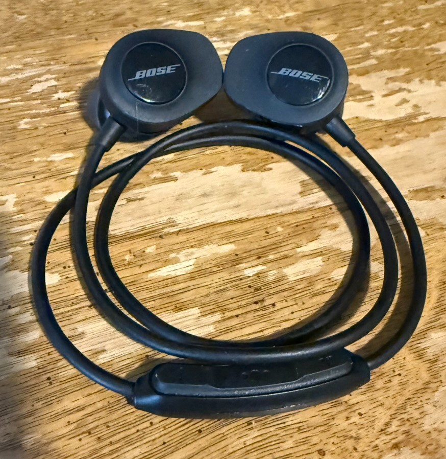 Bose Soundsport In-Ear Wireless Sweatproof Headphones / Earbuds with Case