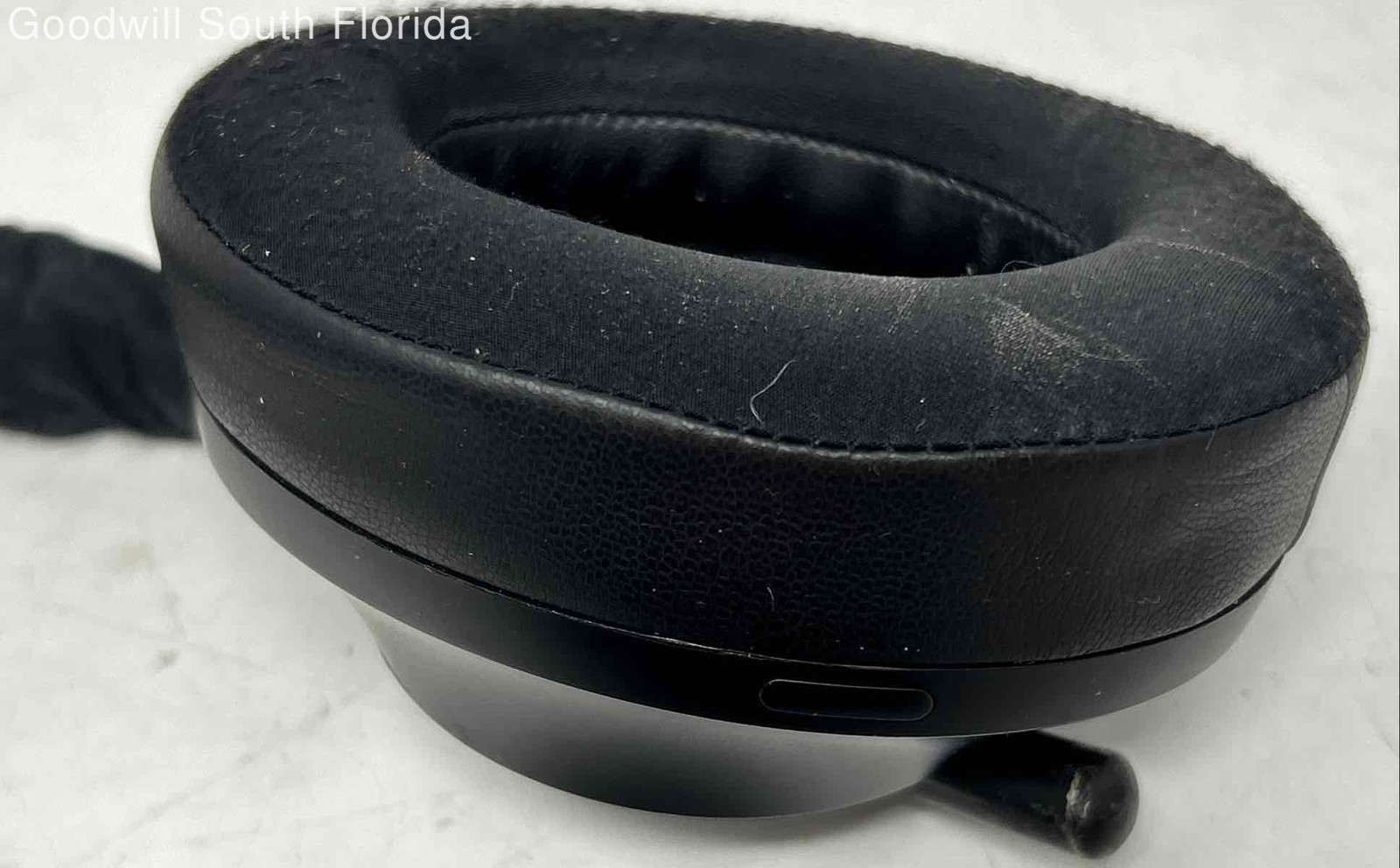 Bose Black Adjustable Headband Wired Over Ear Headphone With Case NCL