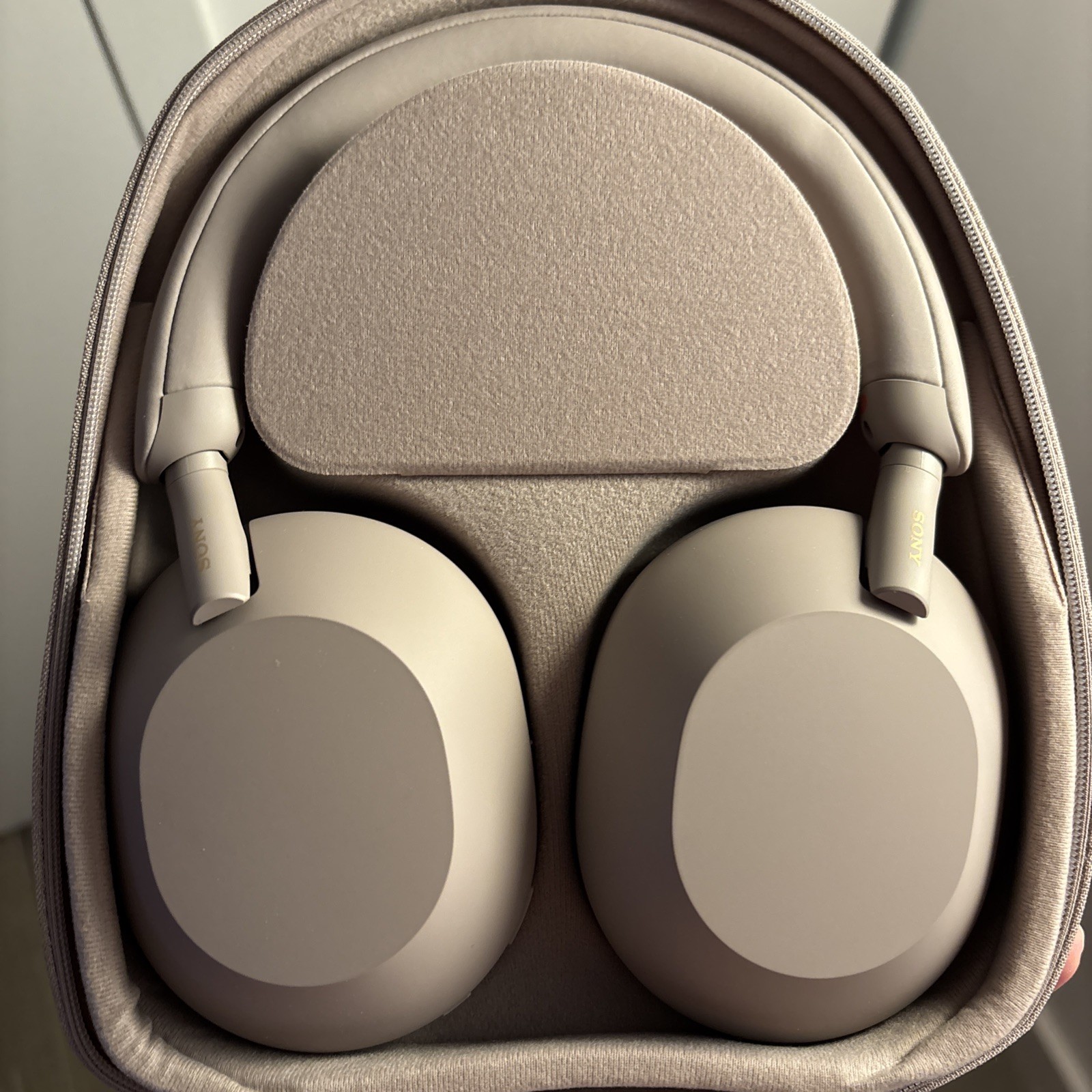 Sony – WH1000XM5 Wireless Noise-Canceling Over-the-Ear Headphones – Smoky Pink