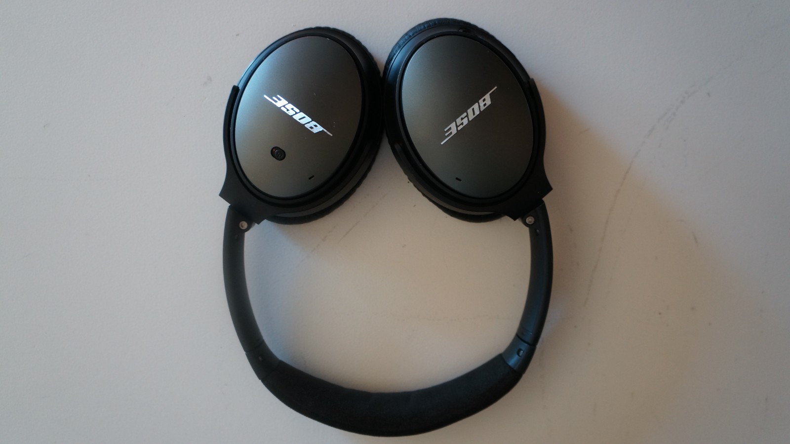 Bose QuietComfort 25 Over the Ear Headphone – Black – Good working.