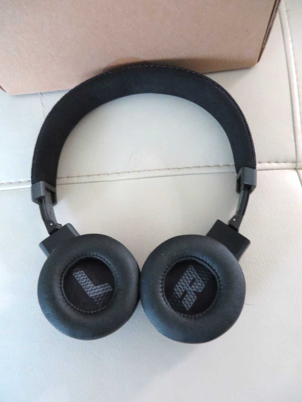 JBL Live 460NC – Wireless on-ear NC headphones – Black –