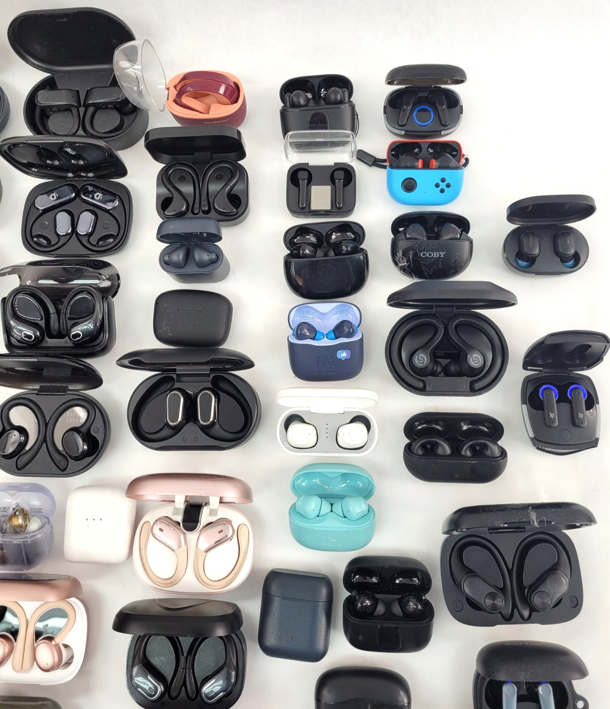 LOT of 50 JLAB ONN Soundcore Earfun Coby Generic In-ear Bluetooth Earbuds (1)