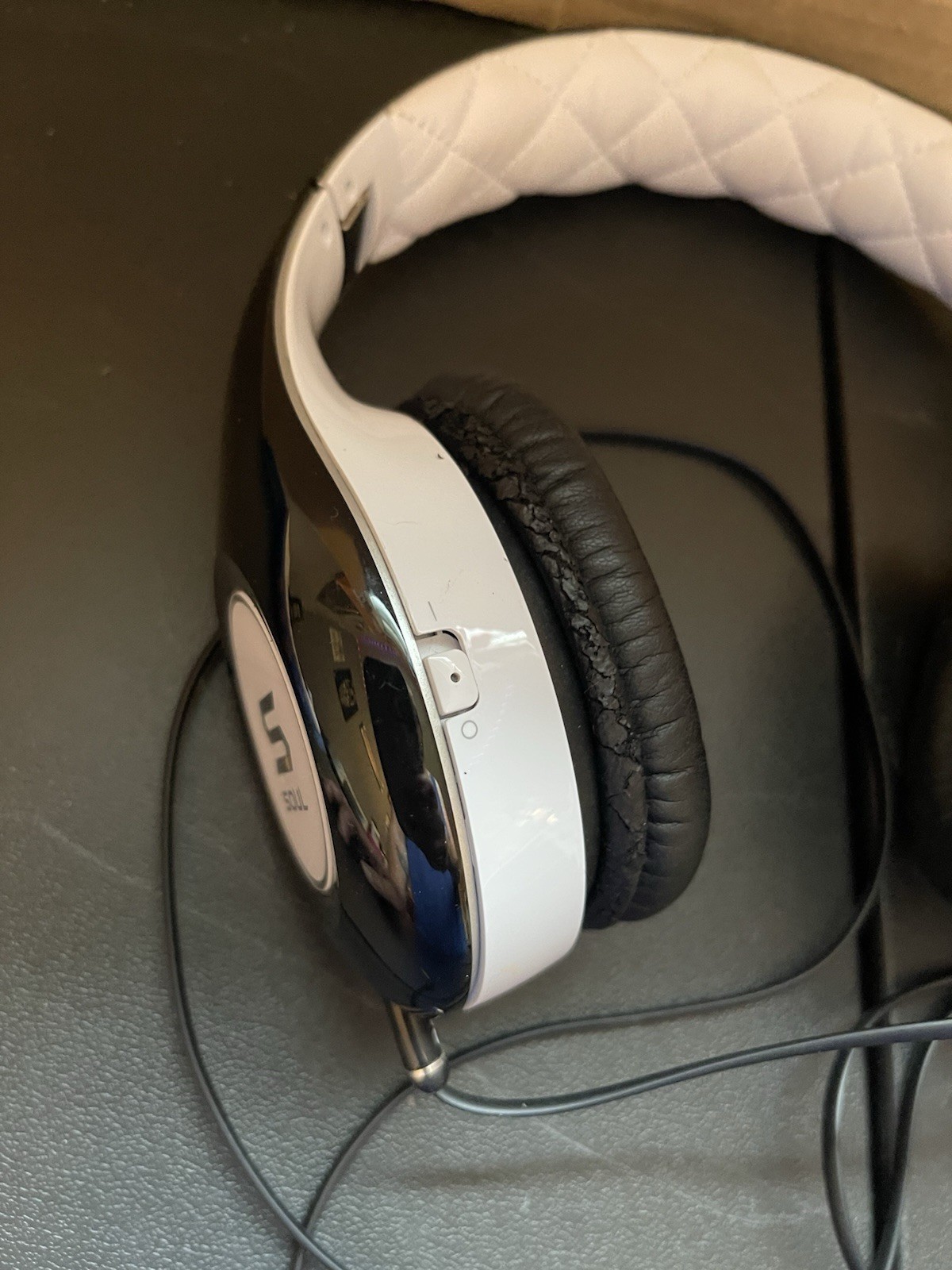 Soul By Ludacris Headphones Tested As Is Black White Hip Hop Rap R & B Music ?