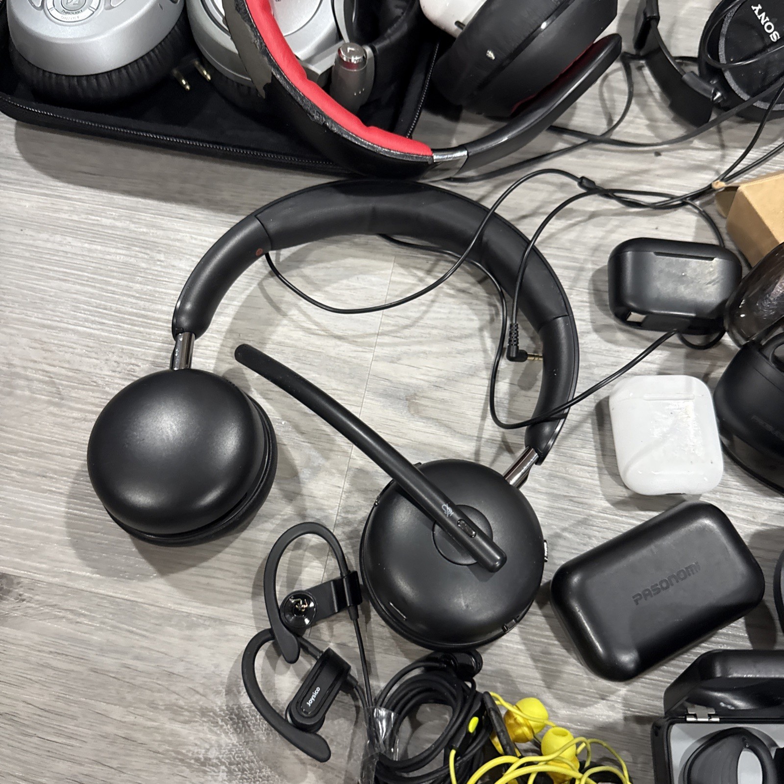 LOT OF HEADPHONES,EARBUDS MUSIC, WIRED Wireless Ect (UNTESTED) AS IS⚠️