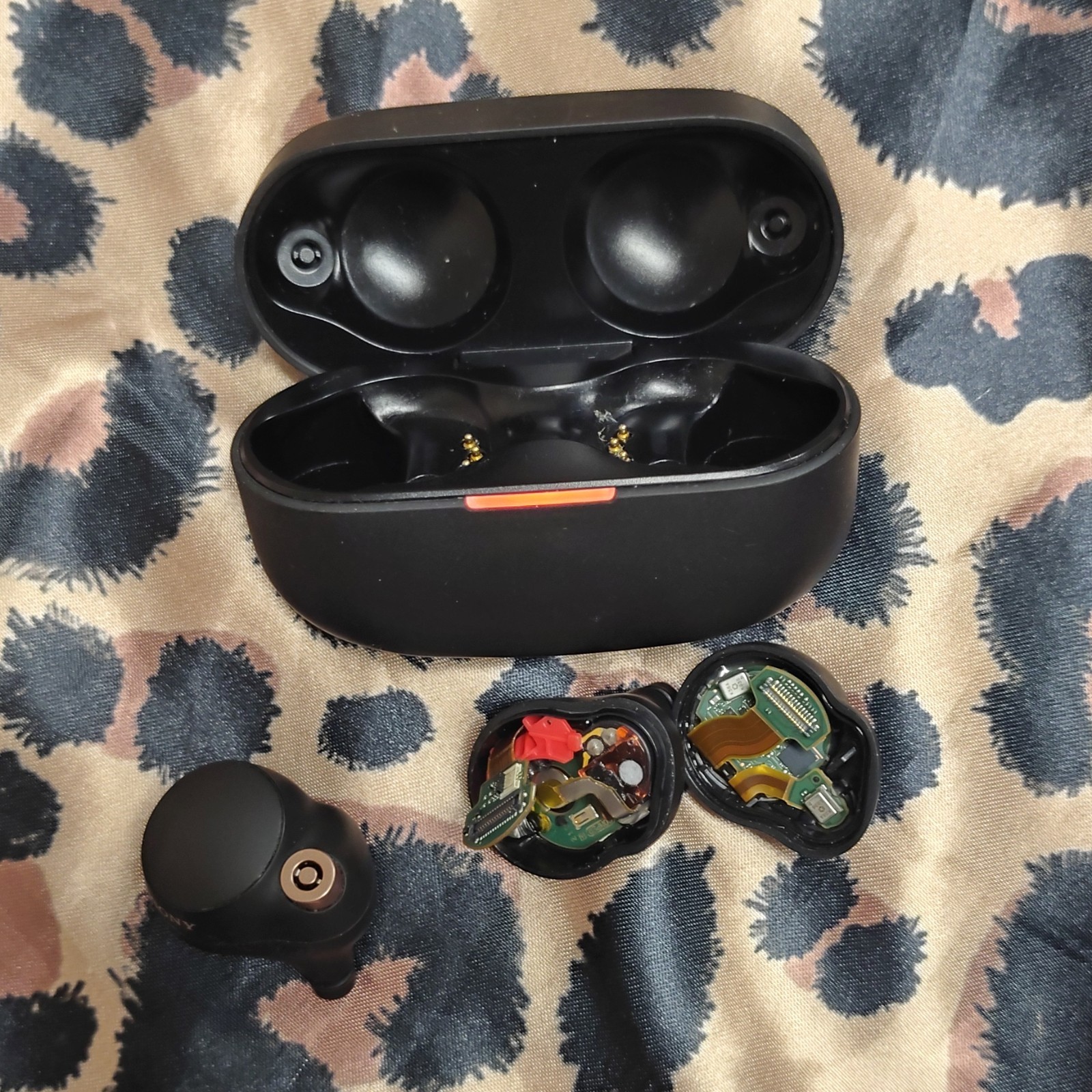 Sony WF-1000XM4 Earbuds For Parts Or Repair