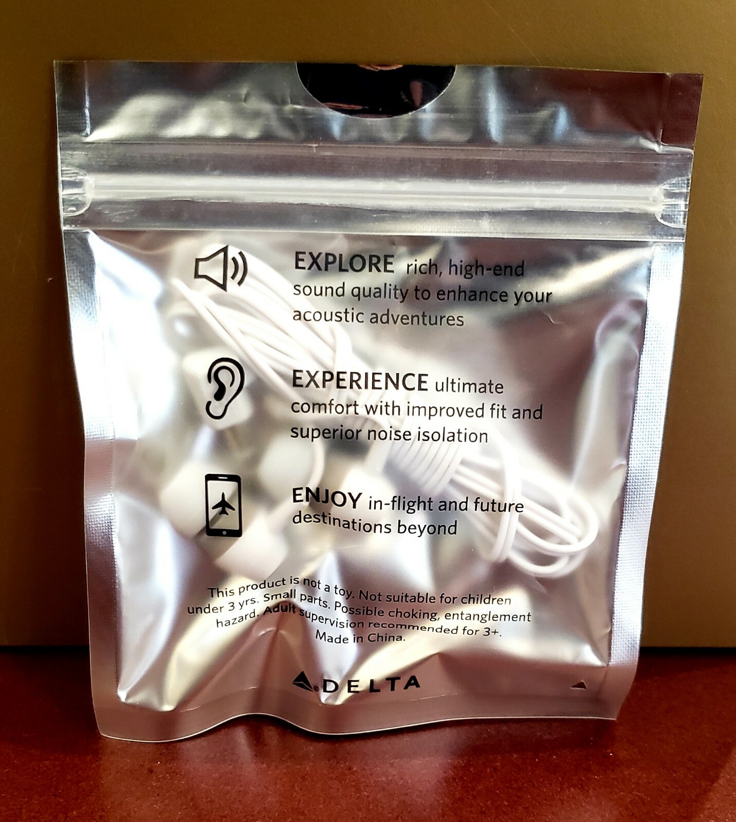 Premium Earbuds Brand New Delta Airlines 044208424