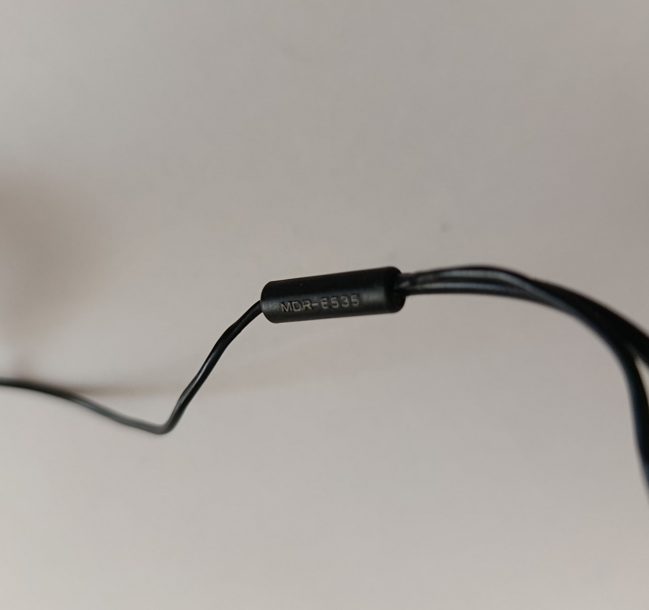 Sony MDR-E535 2.5 mm plug in Earphones Black for Sony MD/CD/Cassette Remote