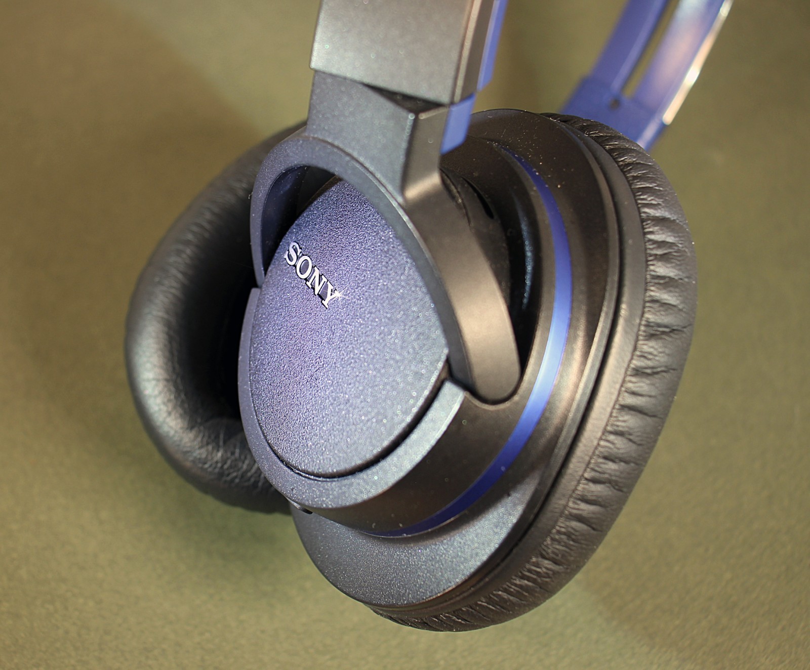 Sony Corporation Wireless Stereo Headset Blue MDR-ZX770BT