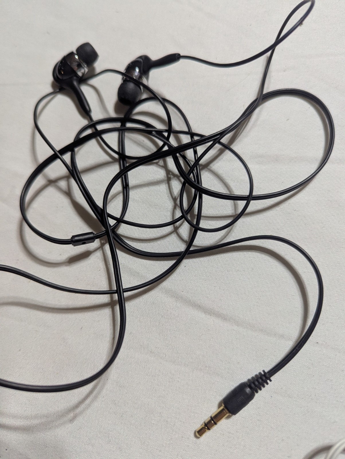 Bundle of 5 in ear earbuds headphones for Travel and Backup Free Shipping!!!