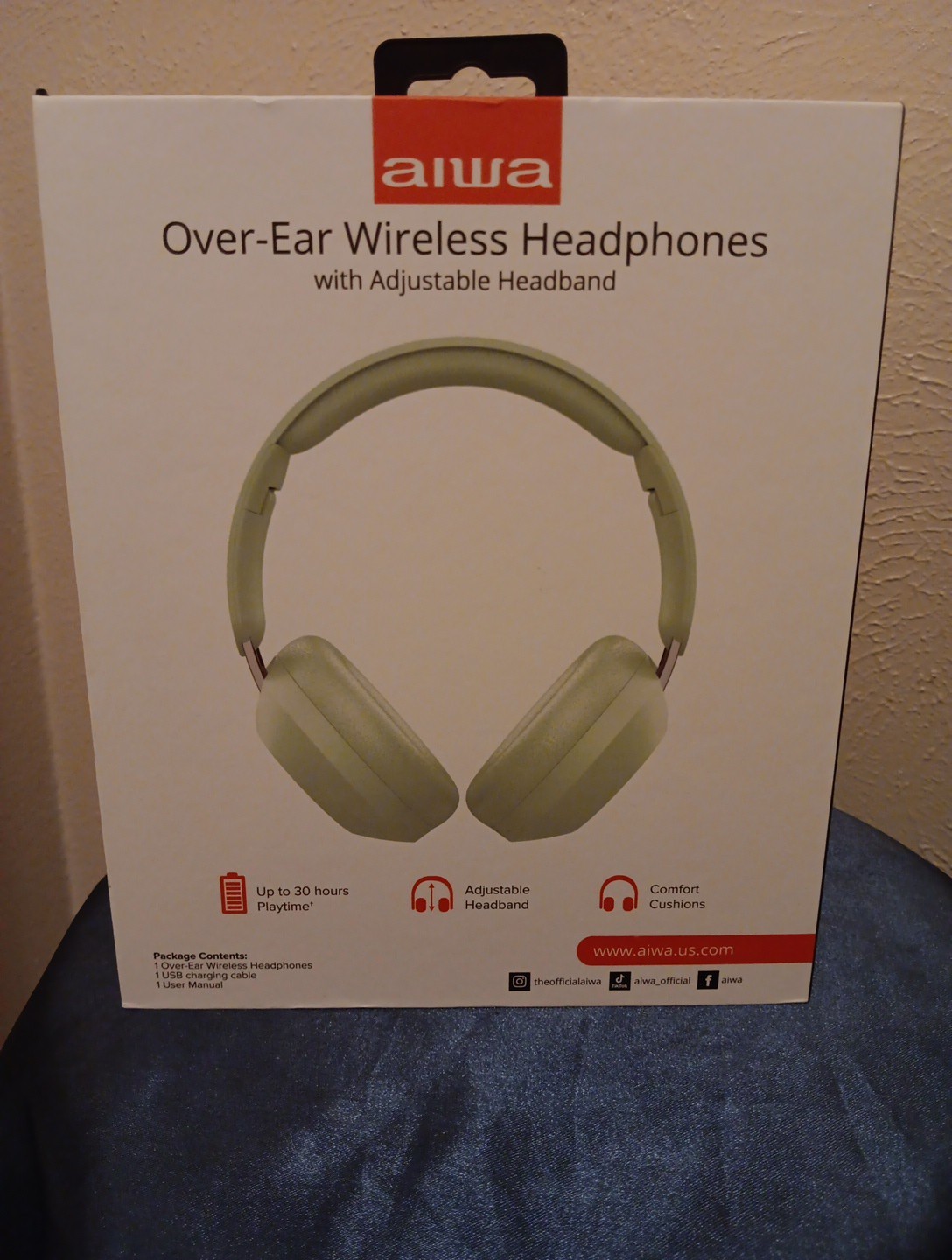 Aiwa Over-ear Wireless Headphones with Adjustable Headband. Up to 30 Hours New