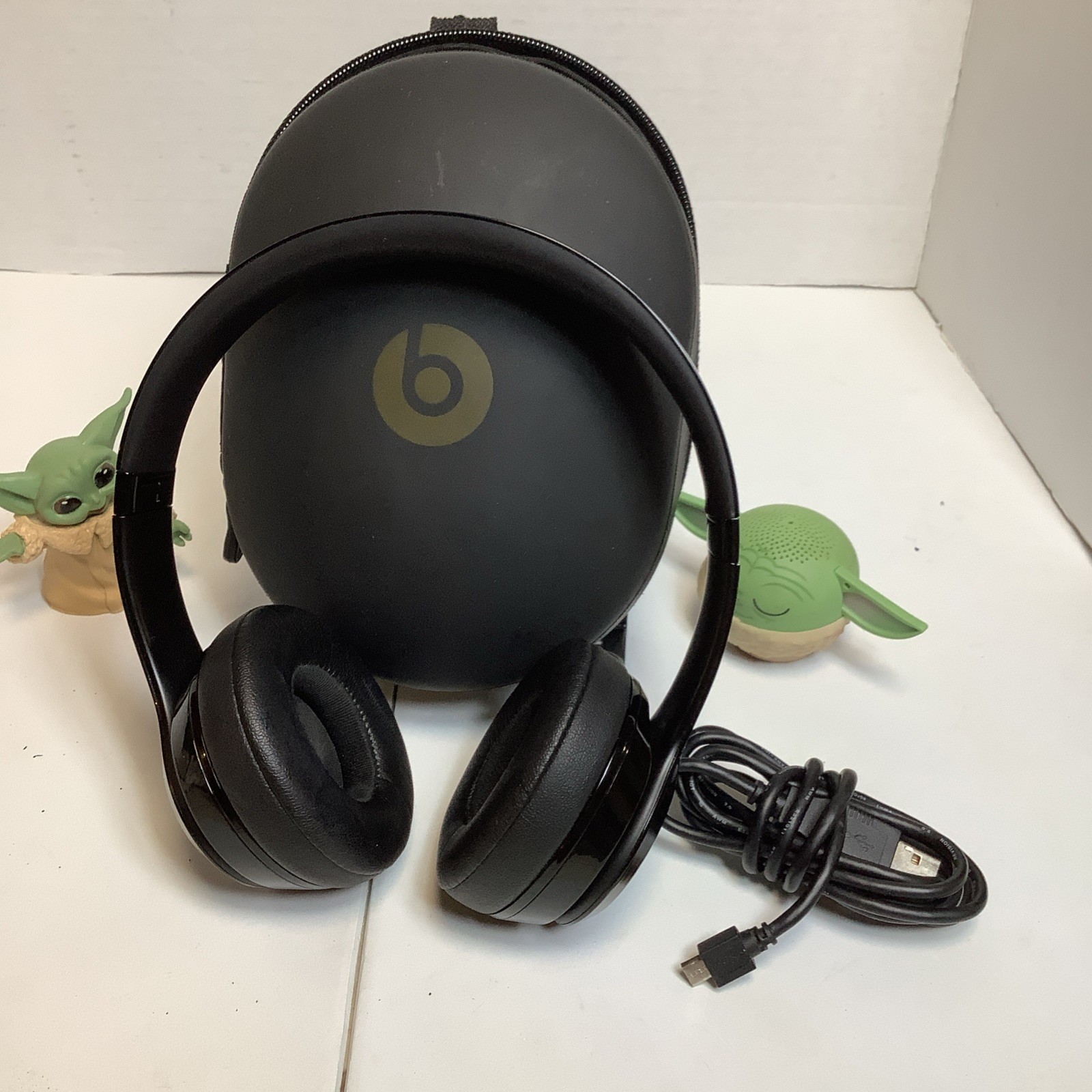 Beats by Dr. Dre Beats Solo 3 Wireless Bluetooth Headphones Gloss Black