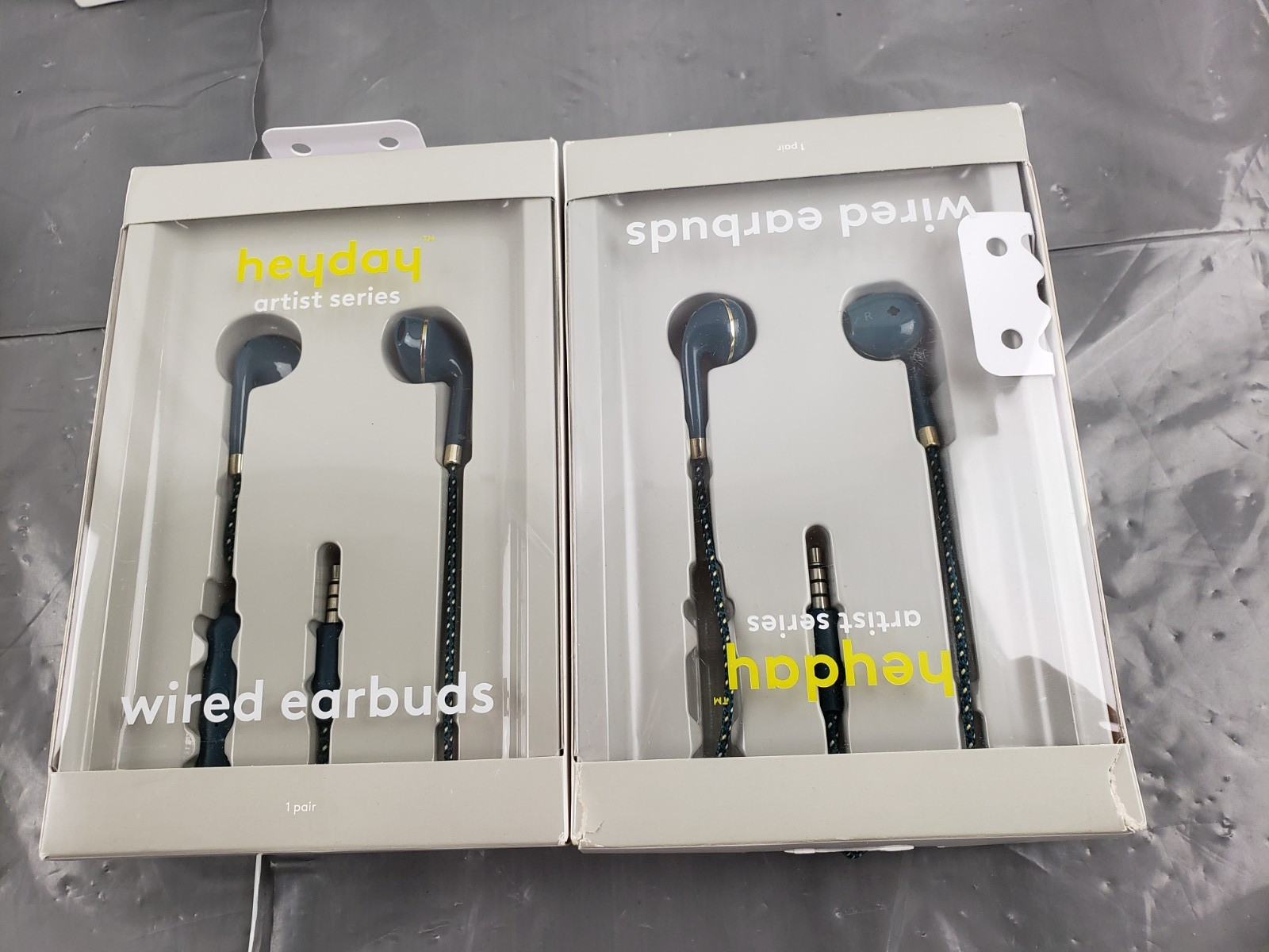 New LOT OF 9 heyday Corded Earbuds 3.5mm Plug Micro with Remote Comfort Fit