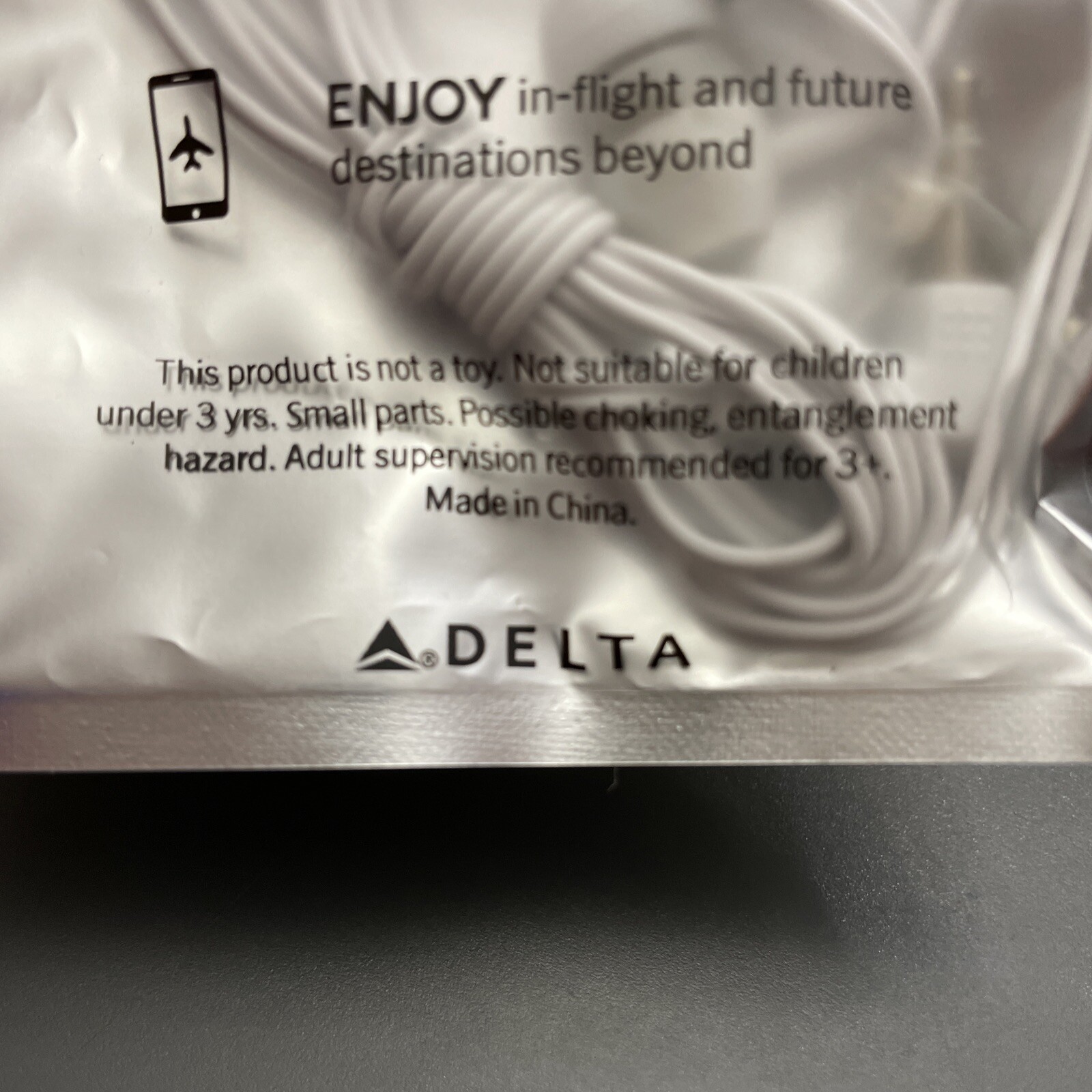 New DELTA Airlines Studio “Plug In Tune Out” Isolation Earbuds Headphones