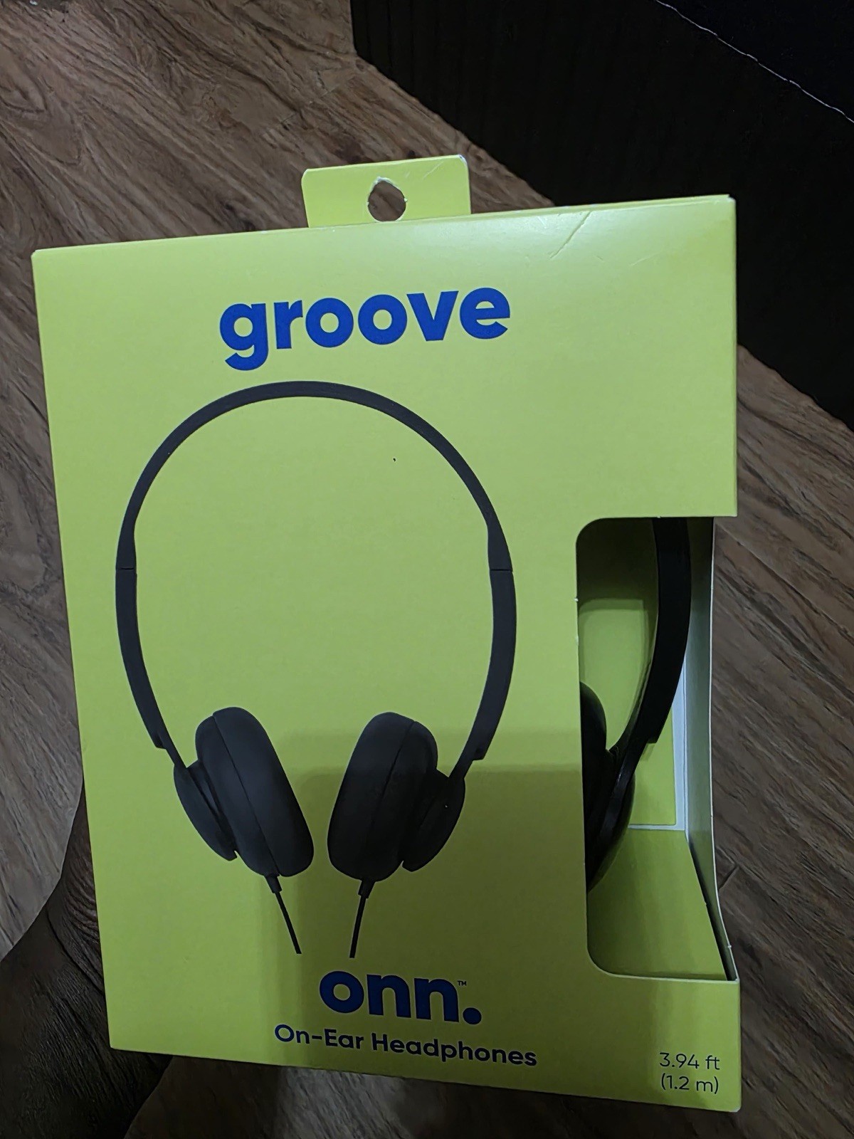 onn. groove On-Ear Wired Headphones Black 3.5mm AUX 40mm 3.94ft