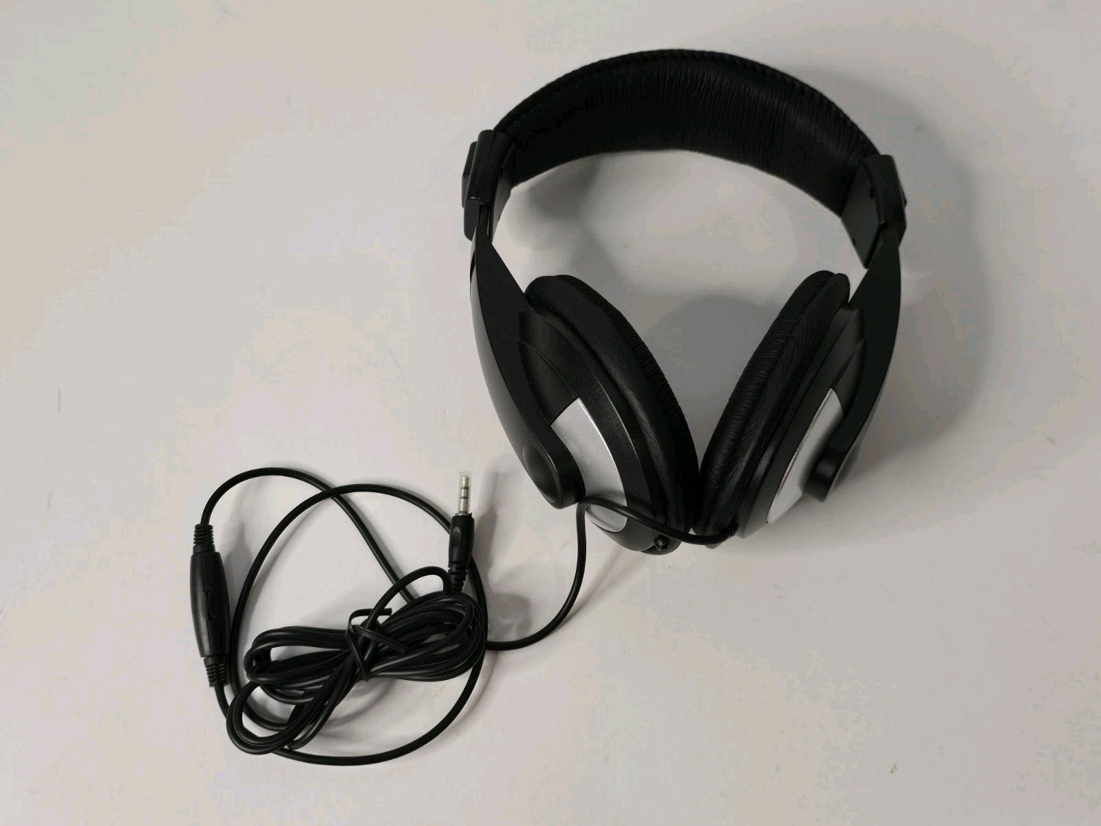 Wired Headphones Over The Ear w/ Volume Control | 3.5mm 1/8″ Stereo Plug | NEW