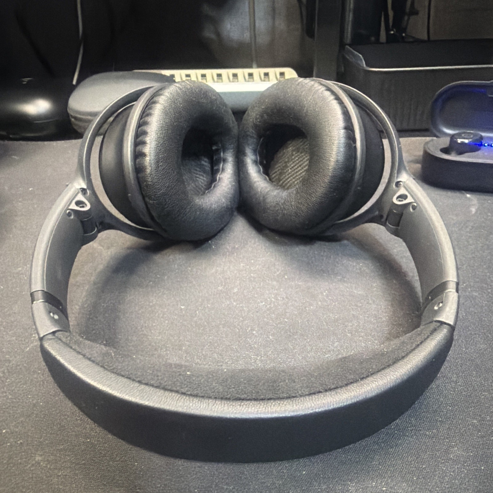 Bose QuietComfort 35 Over the Ear Wireless Headphones – Black Great Condition!