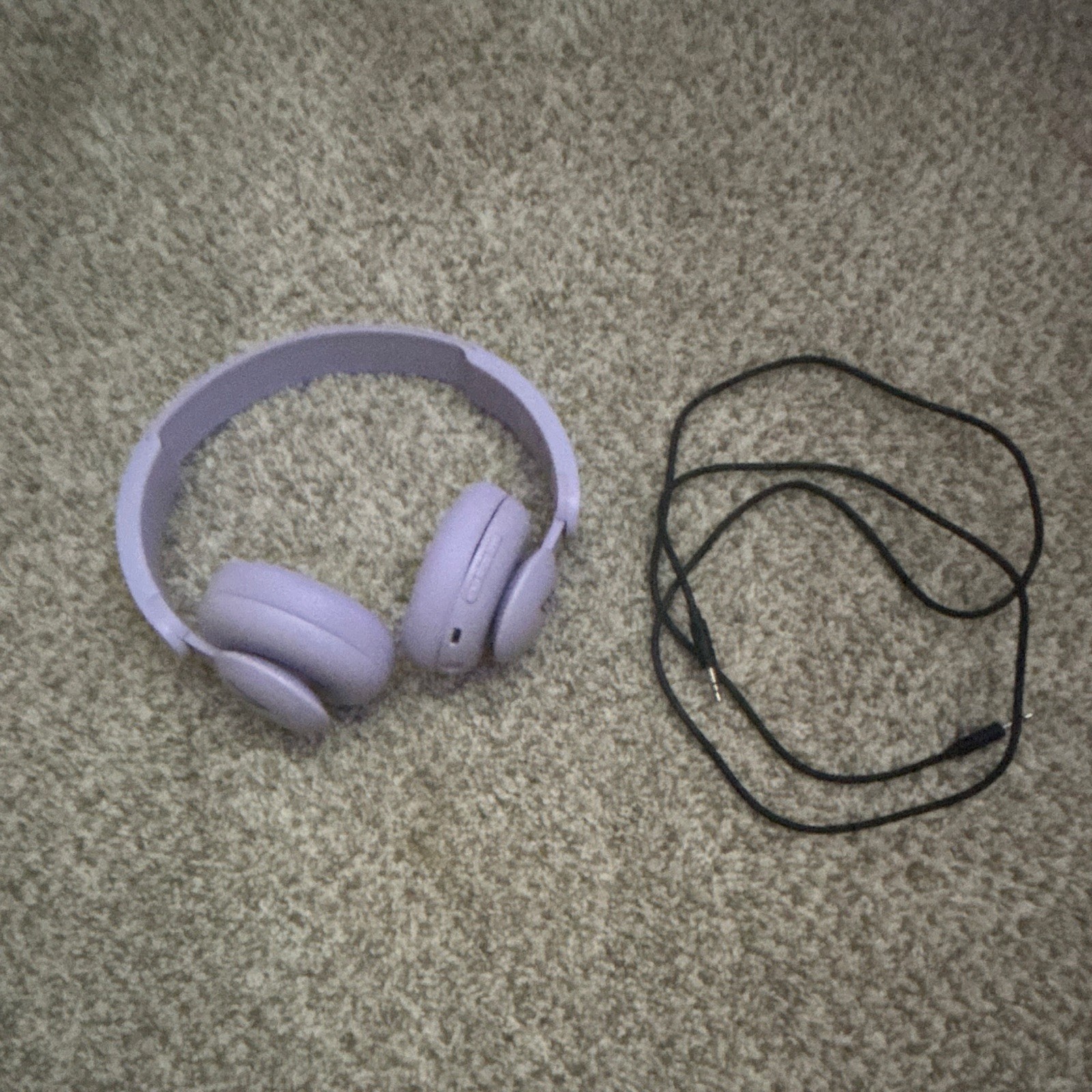 Purple Over-Ear Headphones 3.5mm Jack 40mm Drivers Adjustable 1.2m DJ