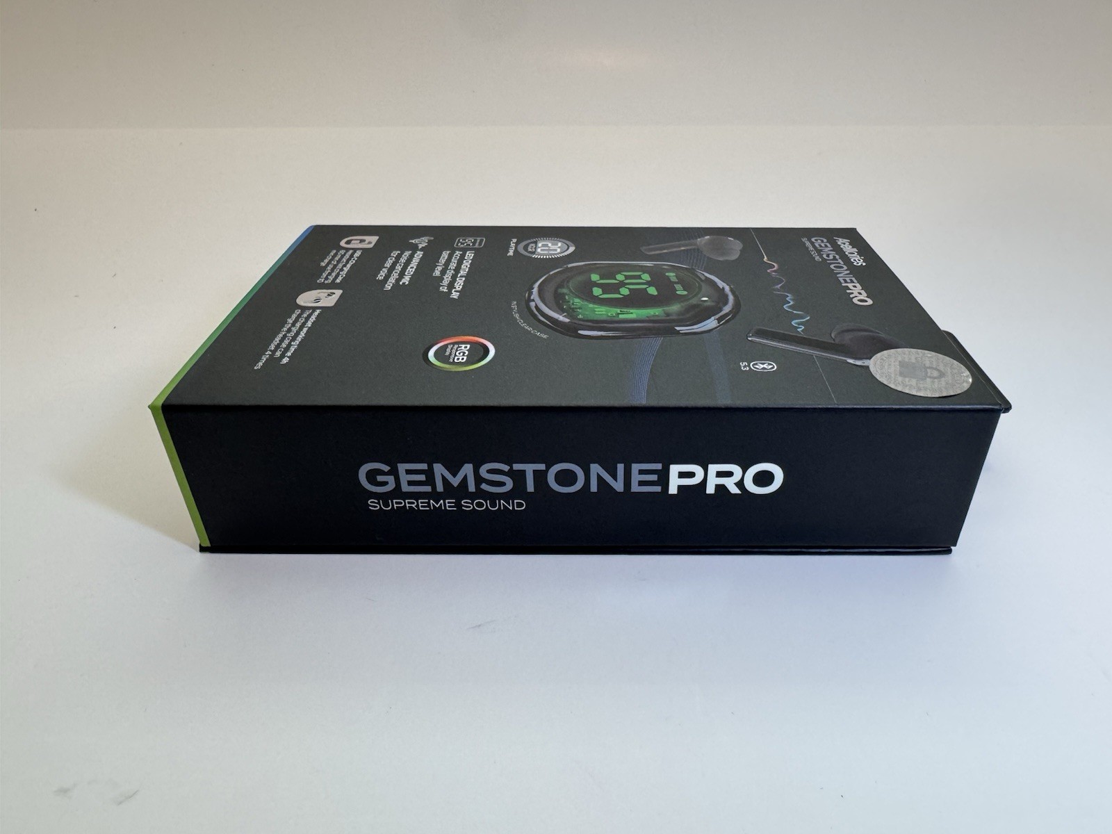 Acelloiries GemstonePro LED Digital Display Earbuds 20 Hours of Playtime Black