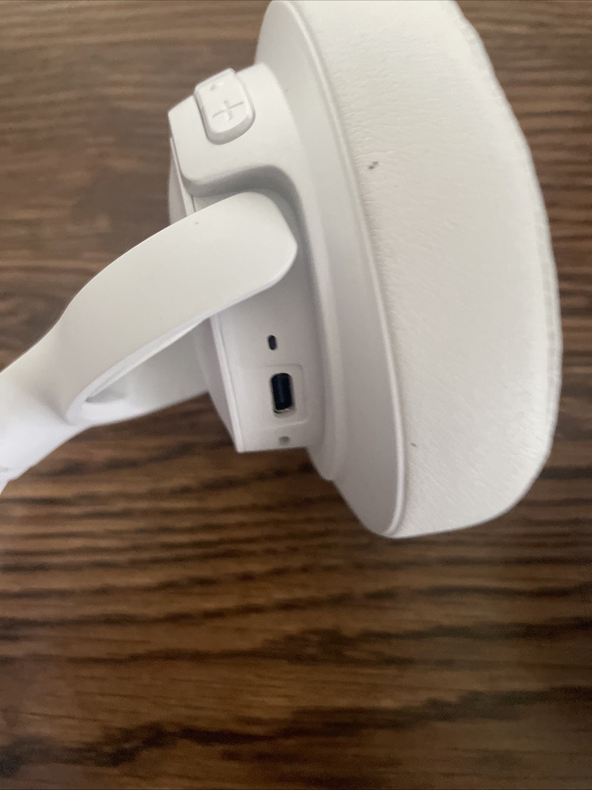 JBL Tune 770NC Over-ear Wireless Headphones – White