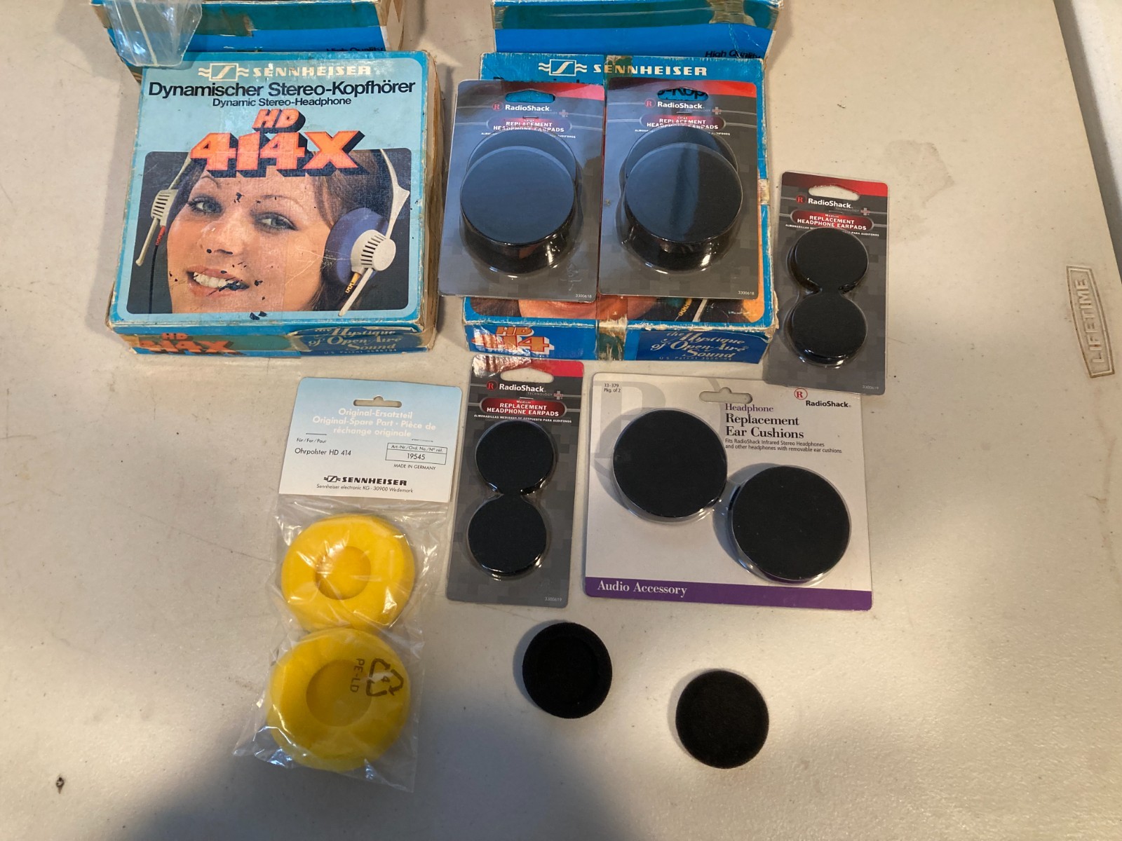 Sennheiser HD 420 headphones with original box & Xtra White band pads