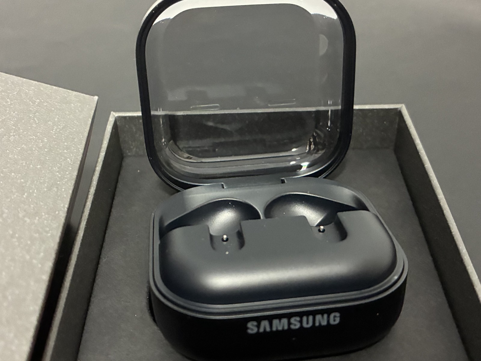 NEW Original Samsung Galaxy Buds4 Pro SM-R640N Earbuds Charging Case (NO BUD)